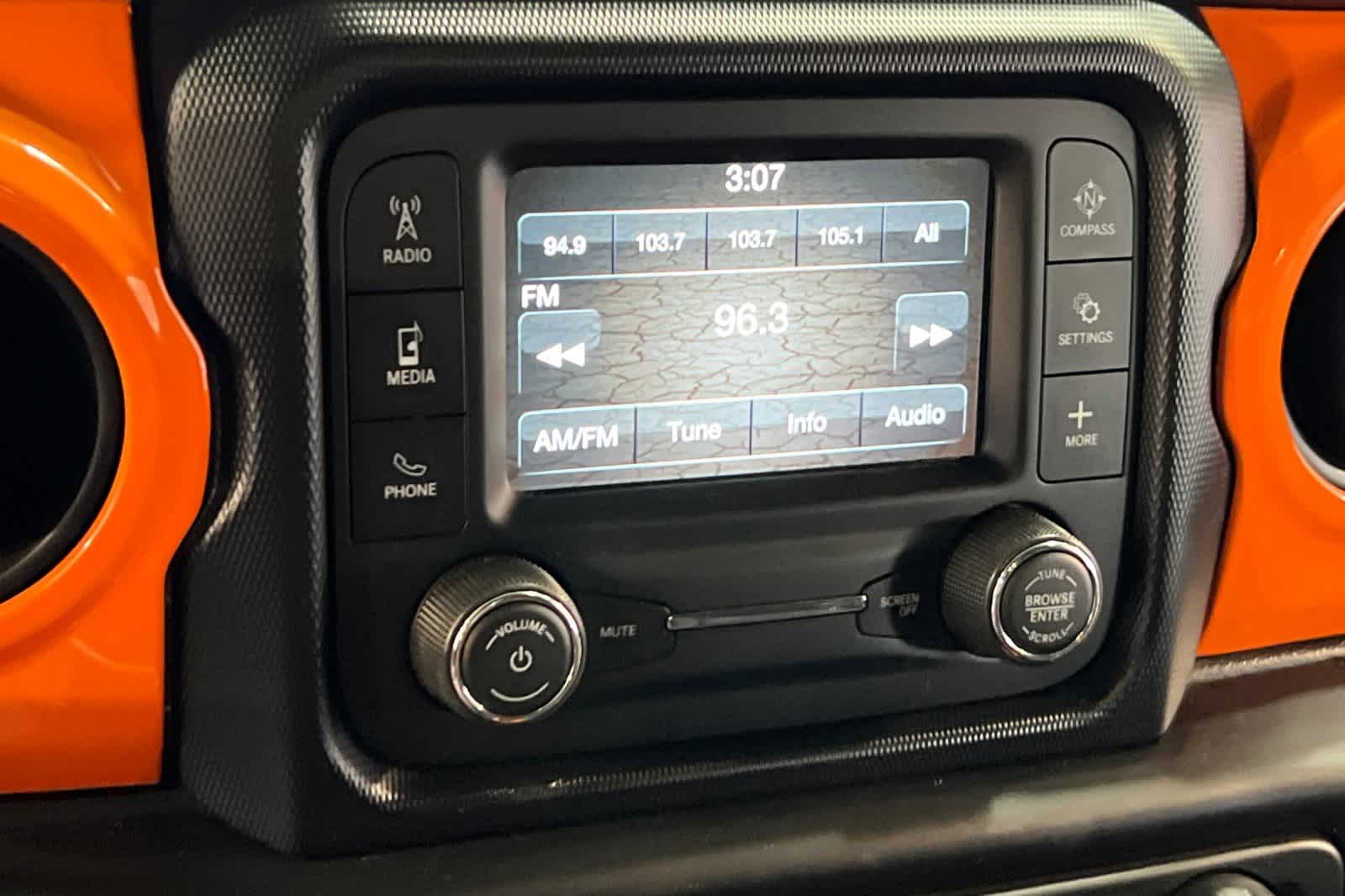 Thumbnail: 2019 Jeep Wrangler - 21