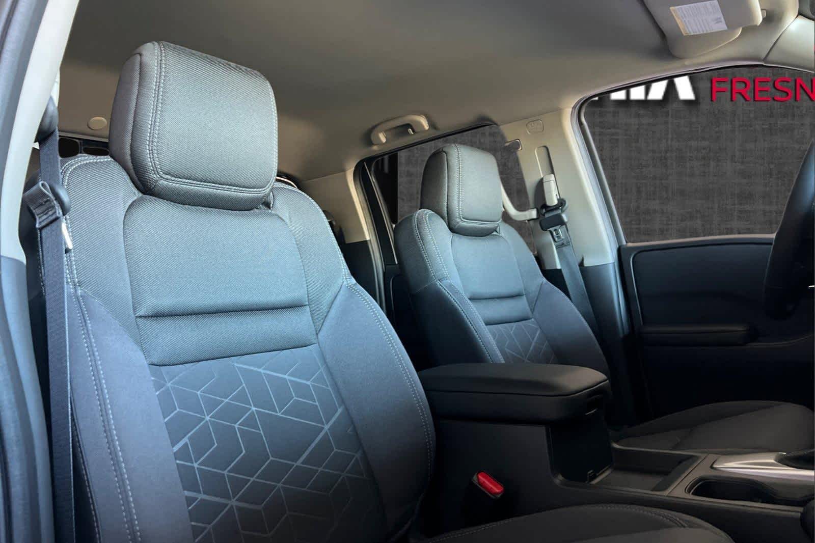 2025 Nissan Frontier SV 16