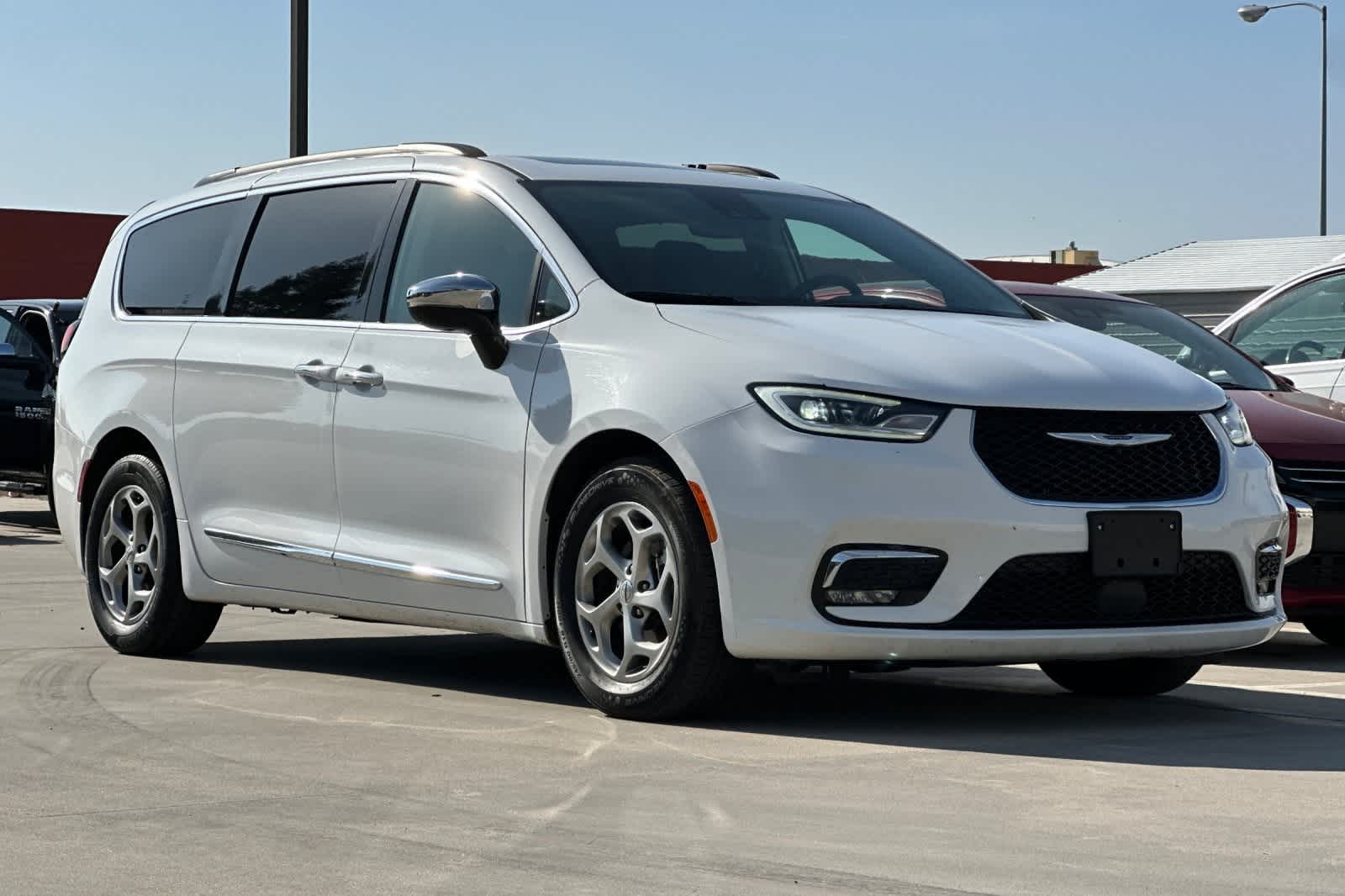 Thumbnail: 2023 Chrysler Pacifica - 10