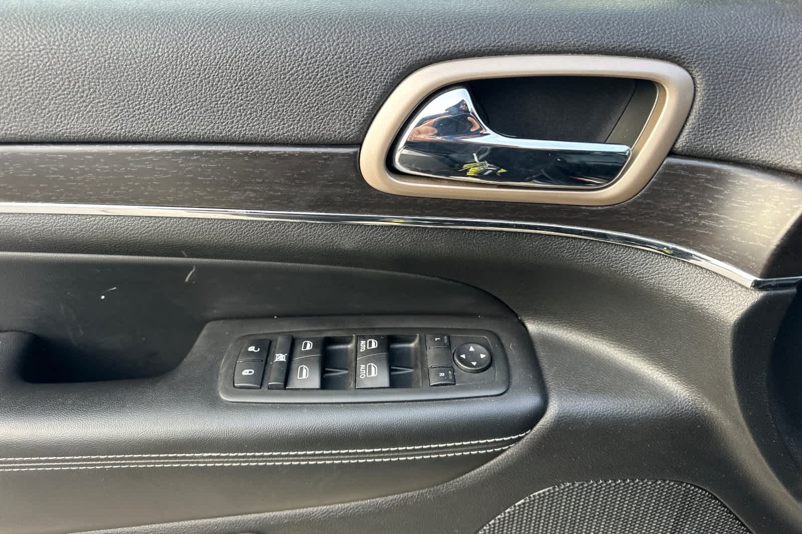 Thumbnail: 2015 Jeep Grand Cherokee - 13