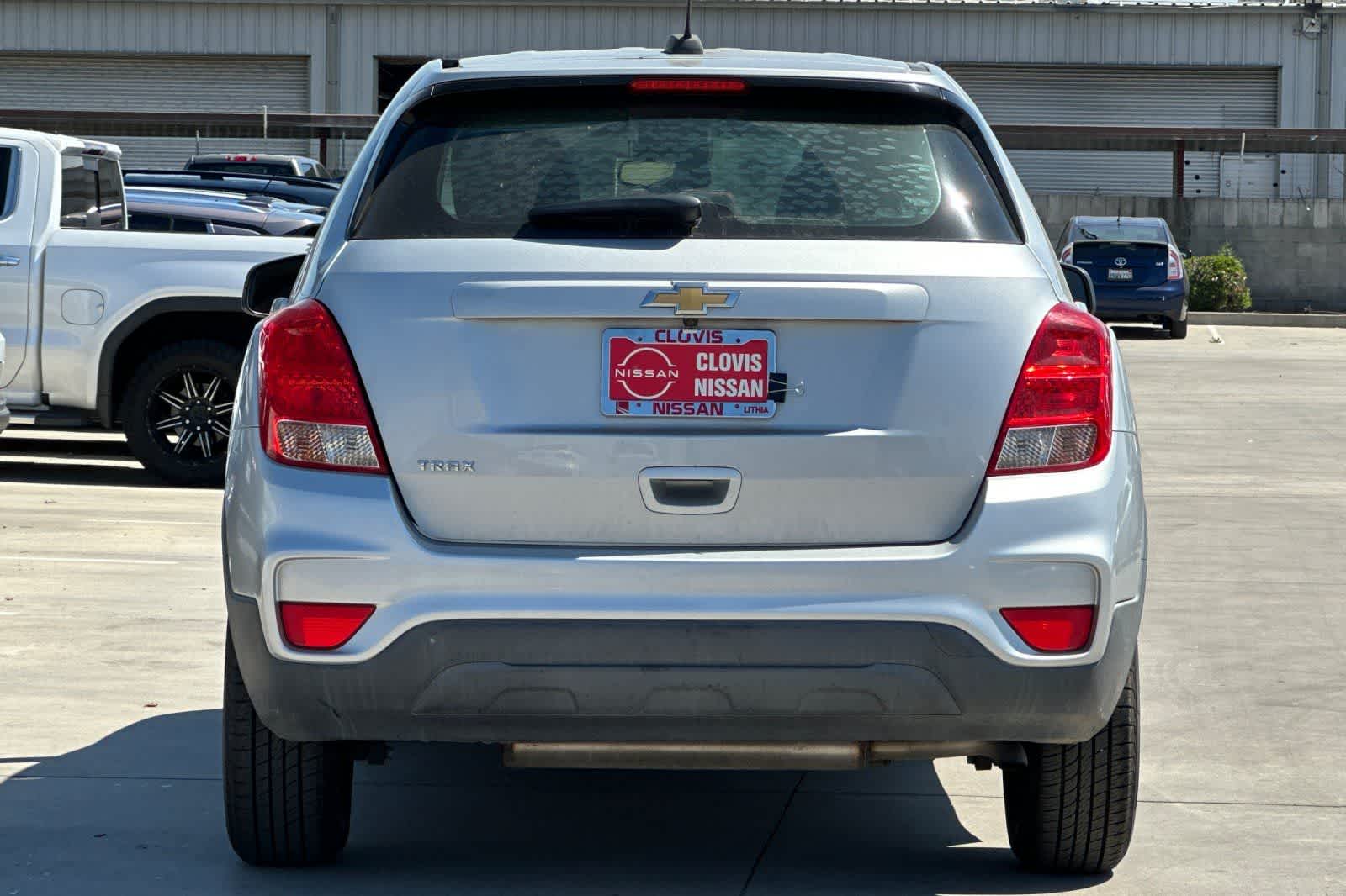 Thumbnail: 2017 Chevrolet Trax - 8