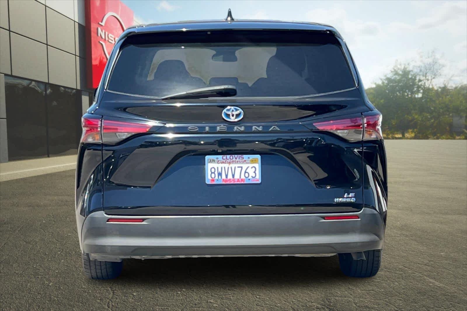Thumbnail: 2021 Toyota Sienna - 8