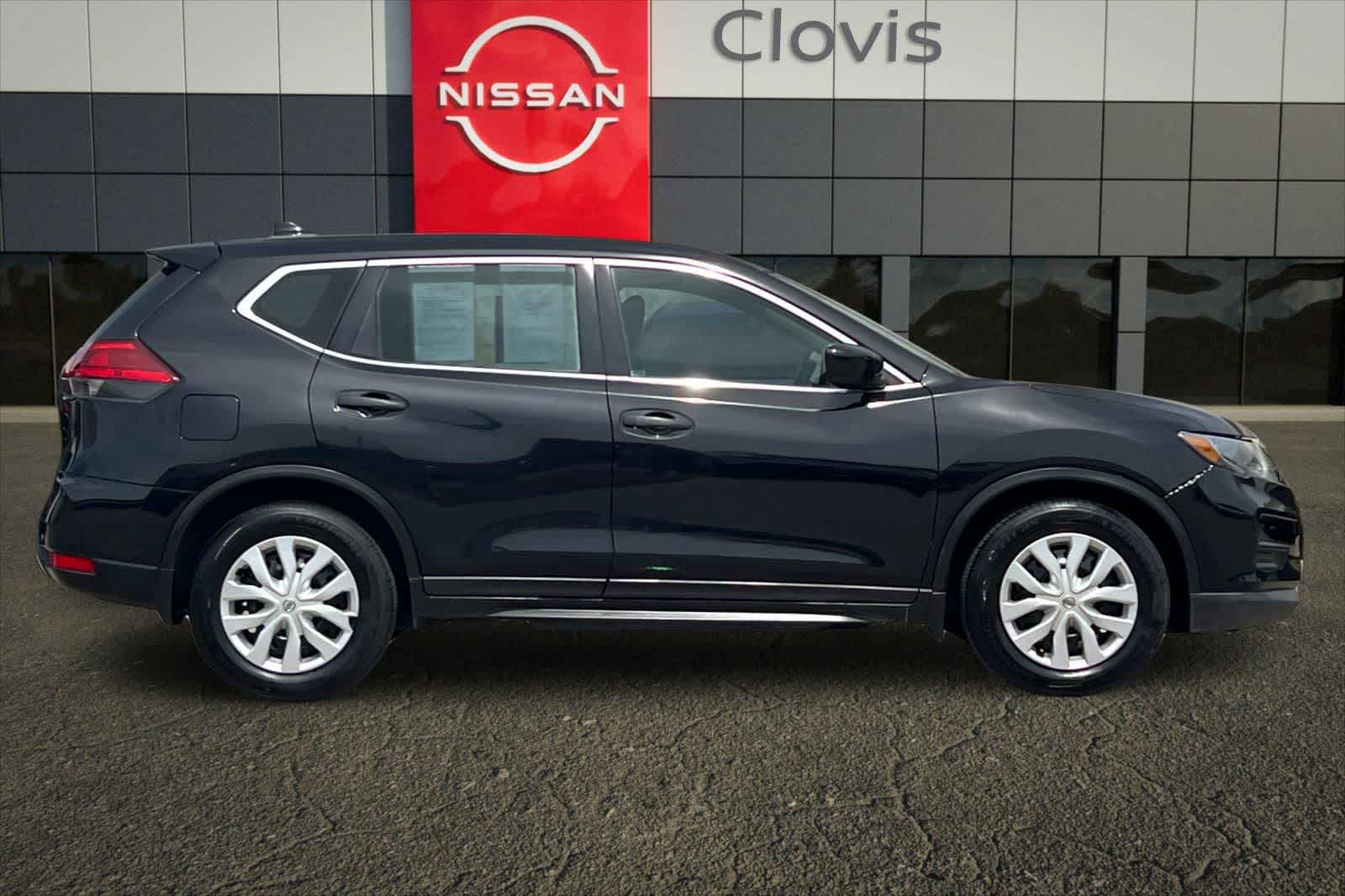 Thumbnail: 2017 Nissan Rogue - 9