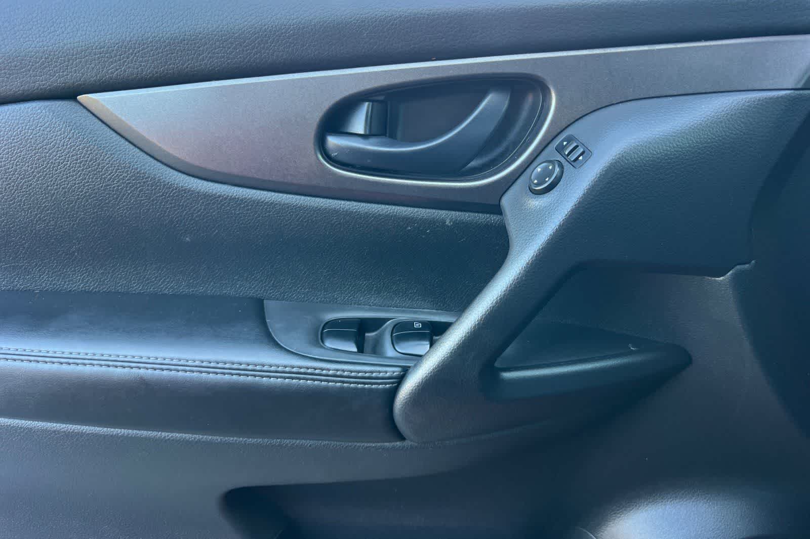 Thumbnail: 2018 Nissan Rogue Sport - 13