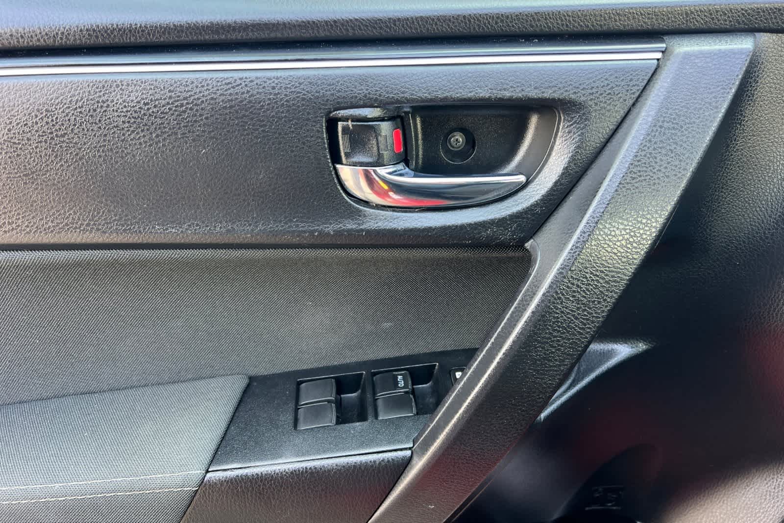 Thumbnail: 2017 Toyota Corolla - 13