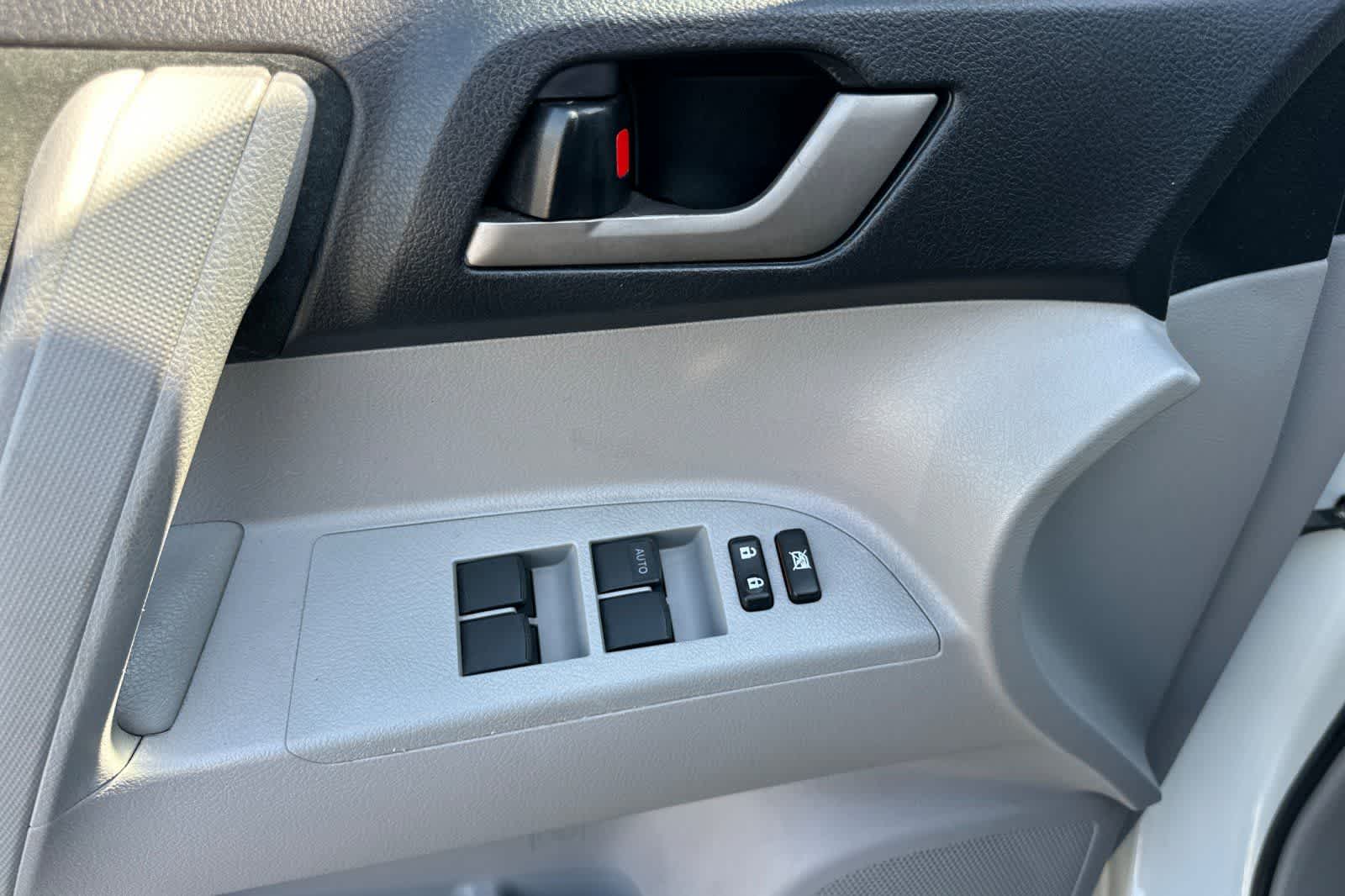 Thumbnail: 2011 Toyota Highlander - 15