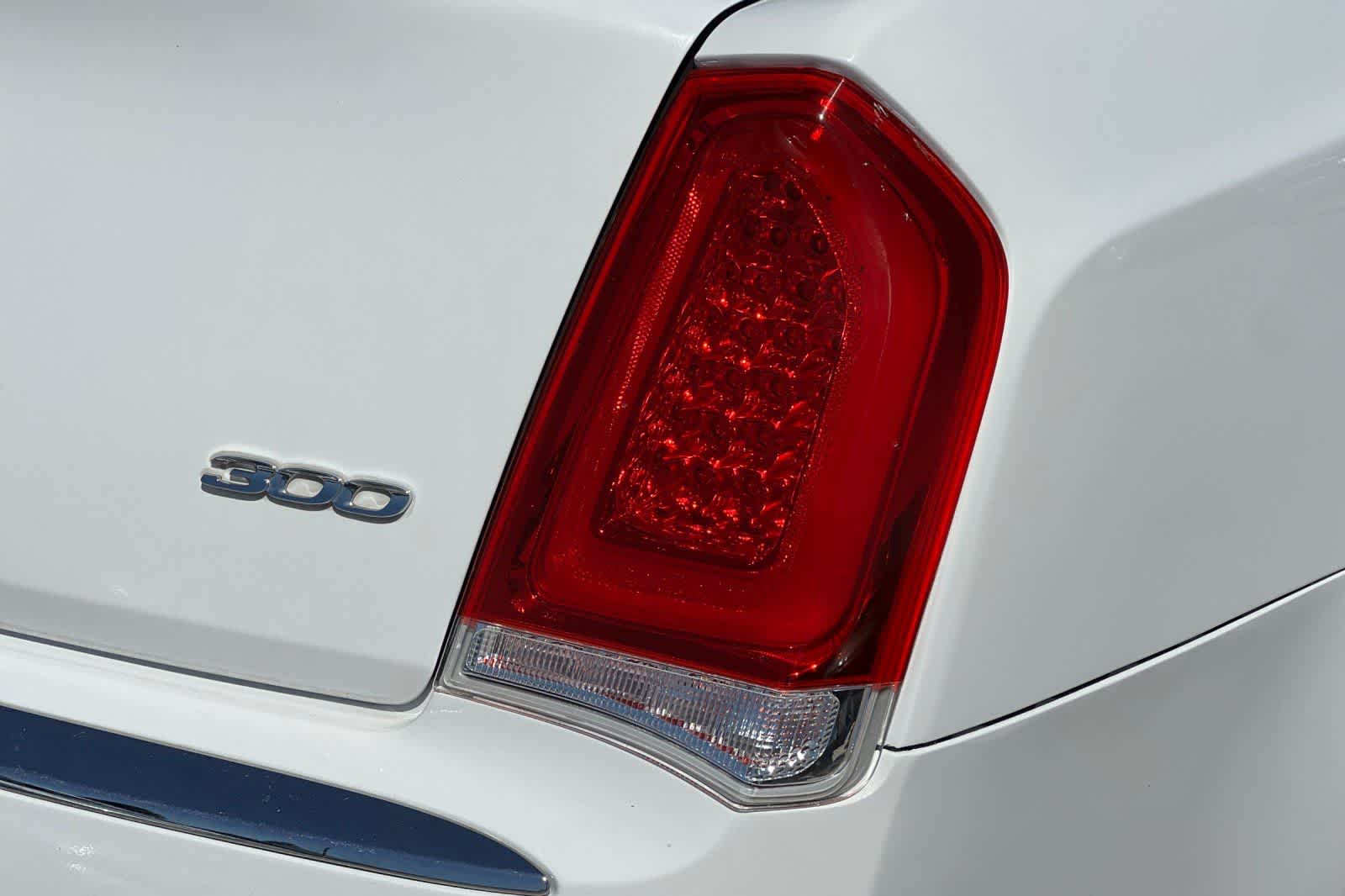 Thumbnail: 2019 Chrysler 300 - 34