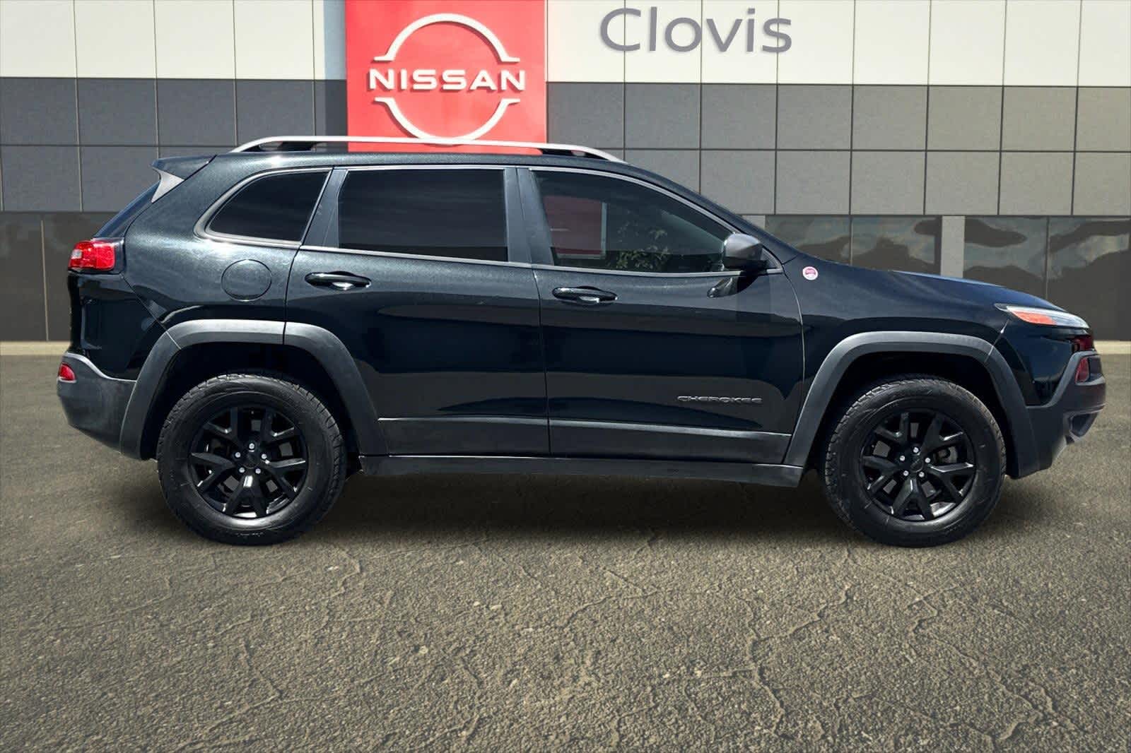 Thumbnail: 2015 Jeep Cherokee - 9