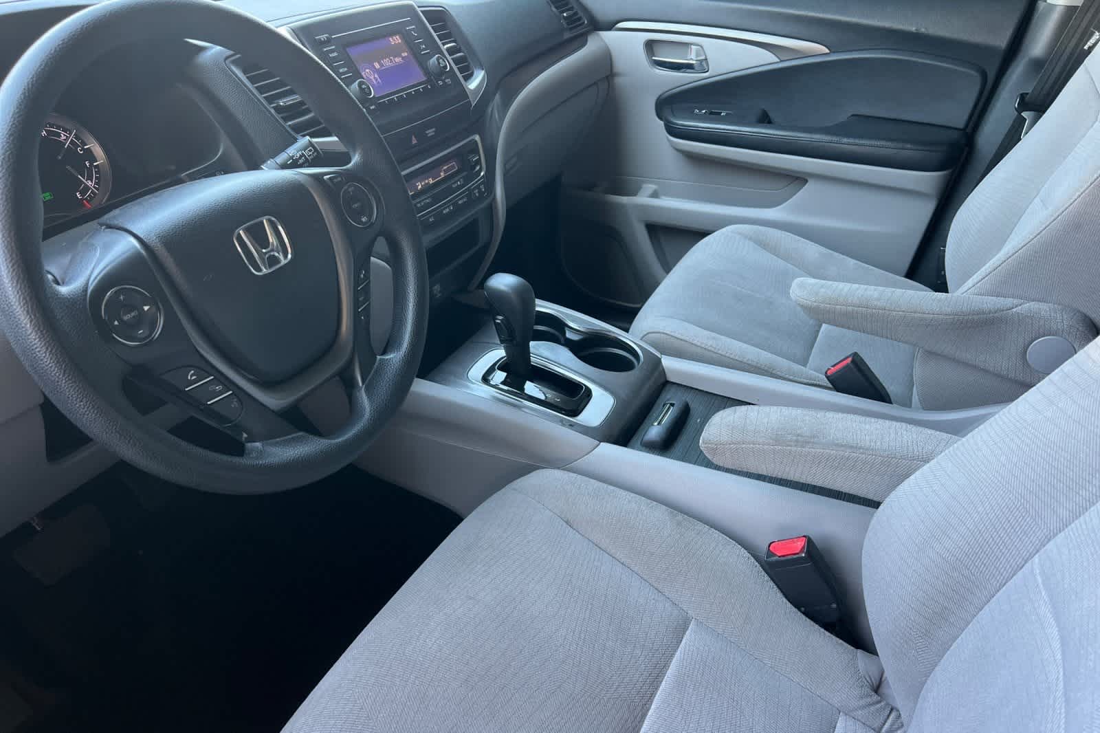Thumbnail: 2017 Honda Pilot - 14