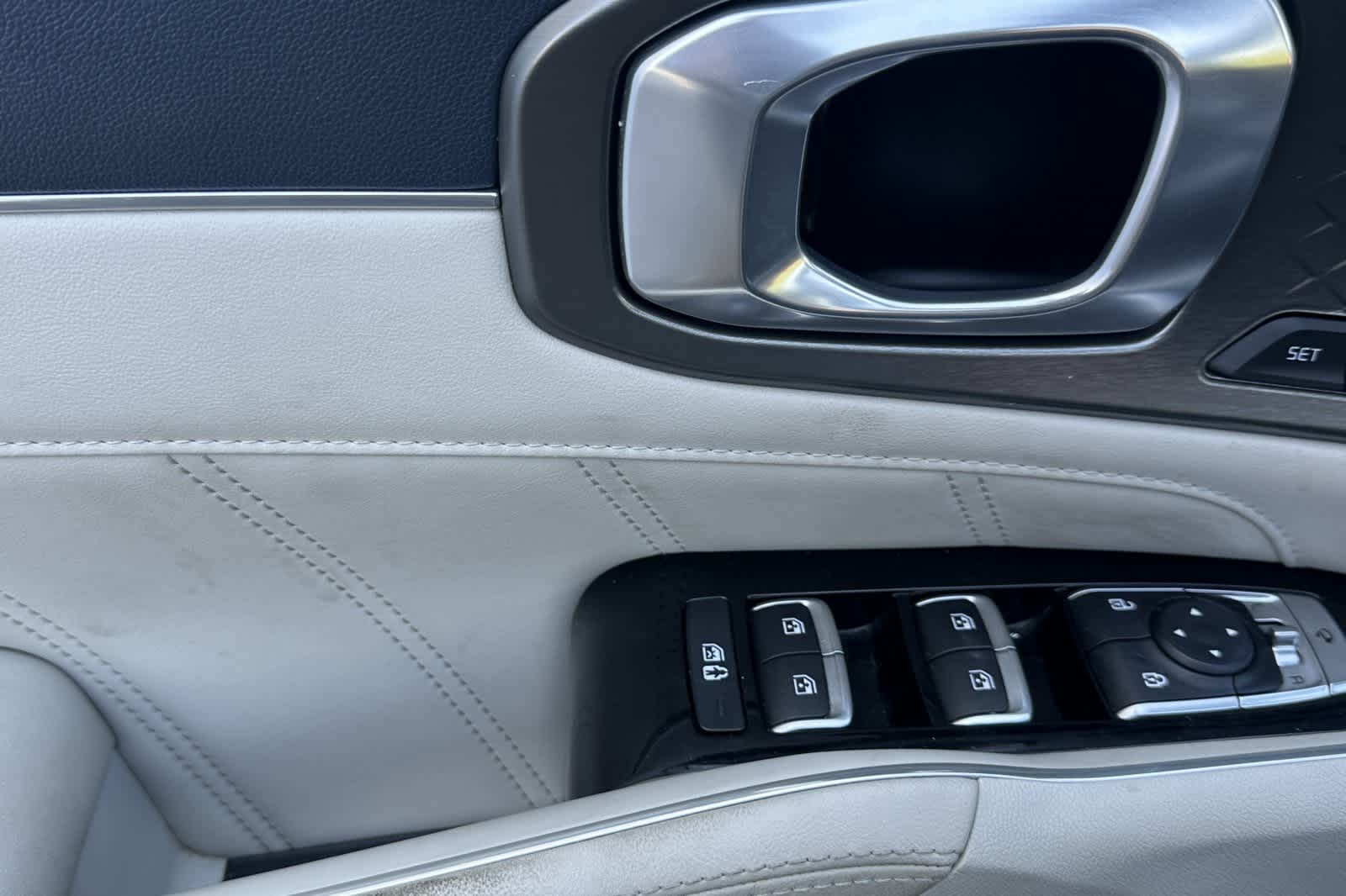 Thumbnail: 2022 Kia Sorento - 12