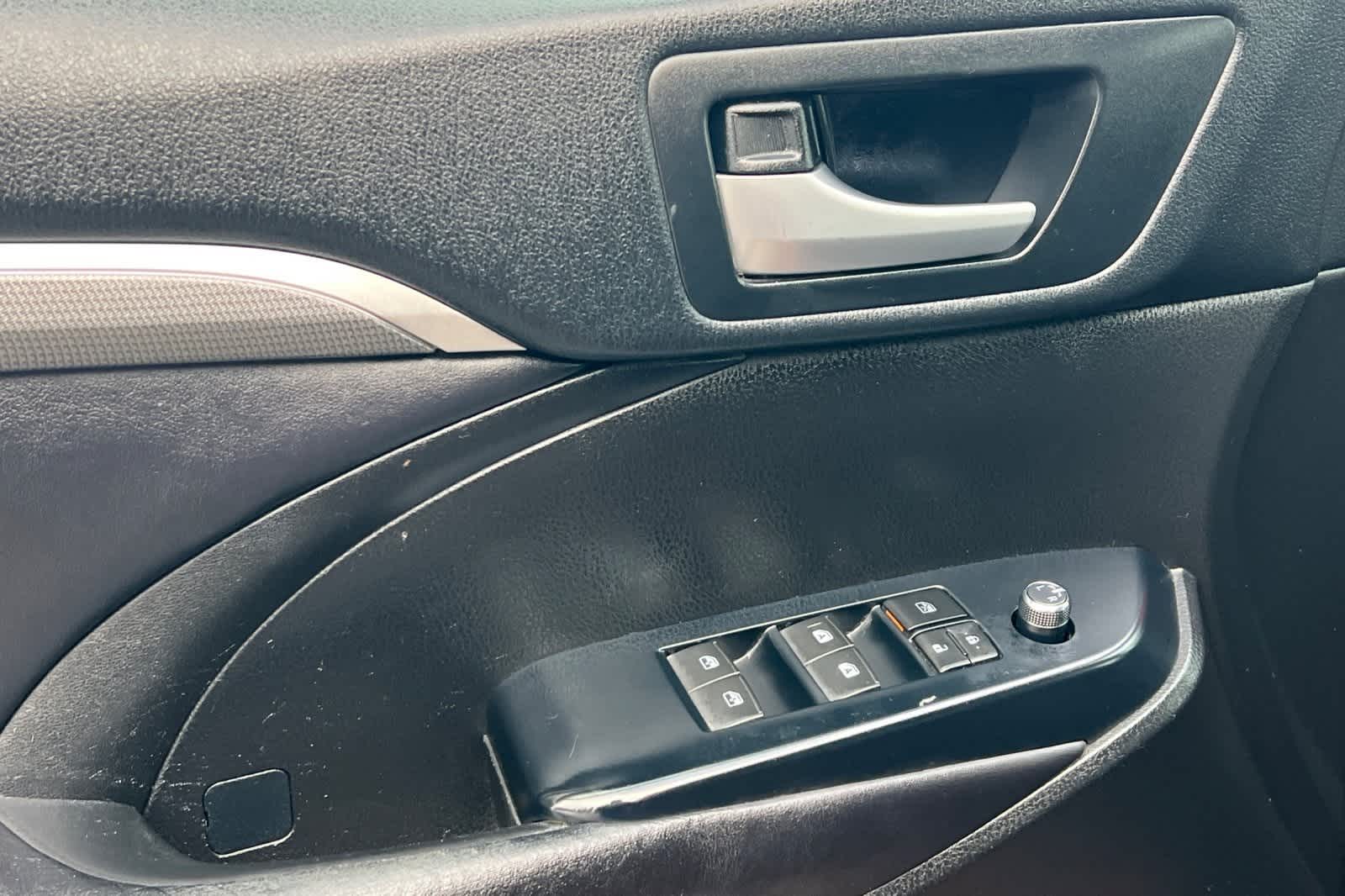 Thumbnail: 2017 Toyota Highlander - 13