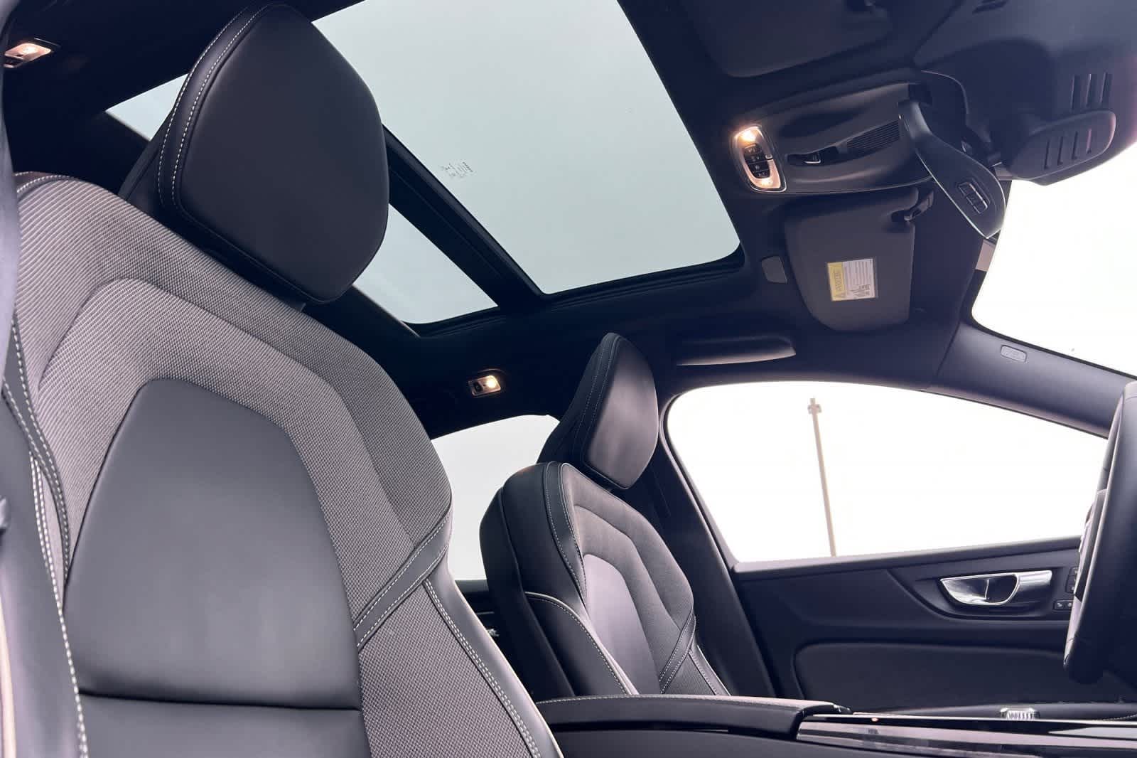 Thumbnail: 2022 Volvo S60 - 17