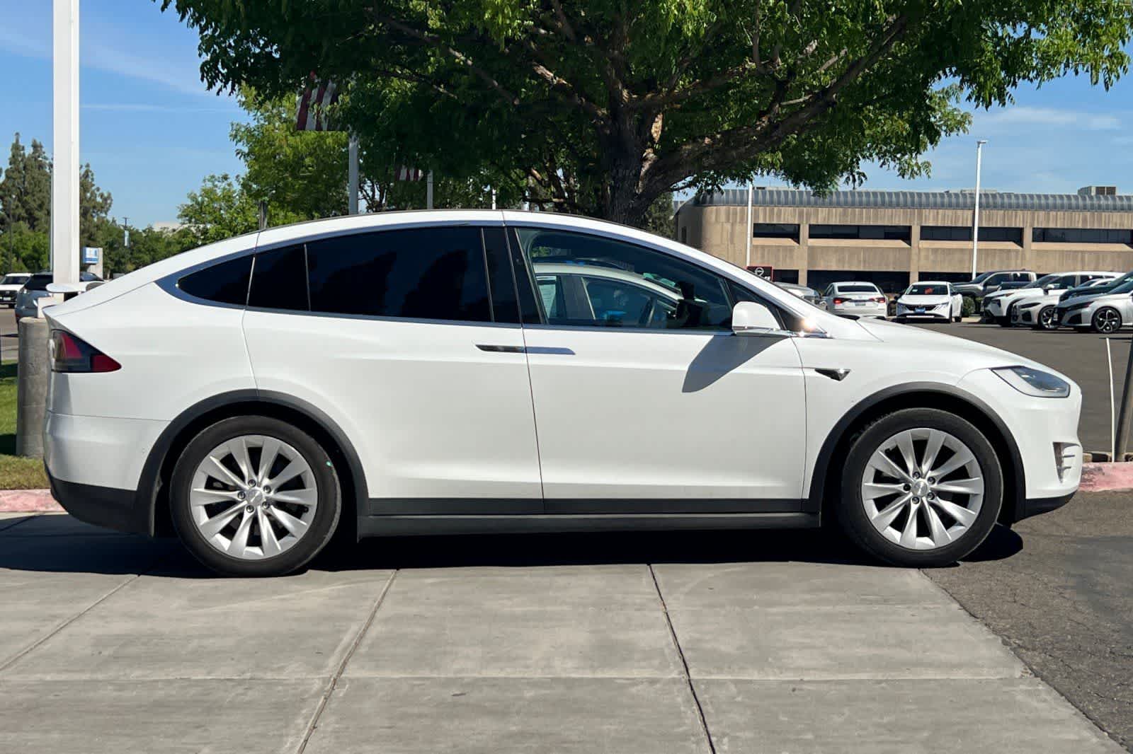 Thumbnail: 2018 Tesla Model X - 9