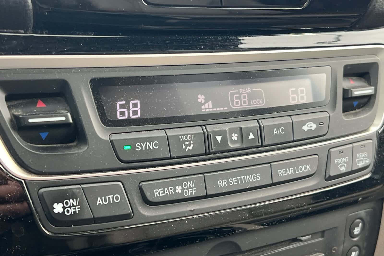 Thumbnail: 2017 Honda Pilot - 23