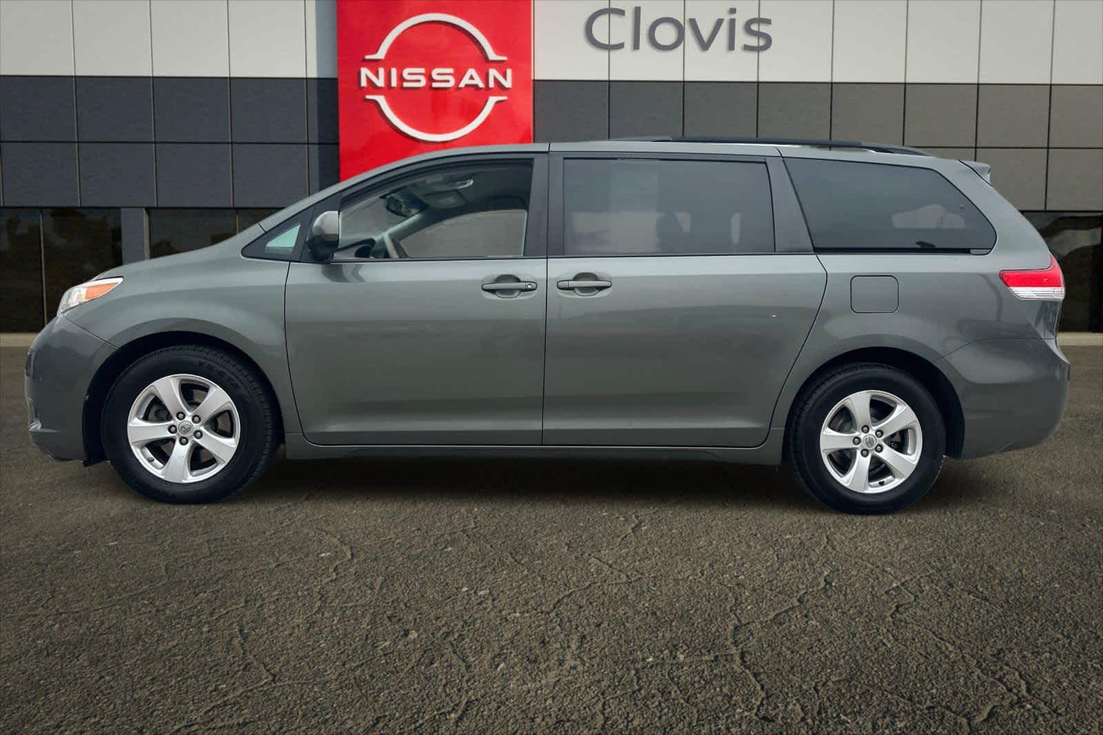 Thumbnail: 2014 Toyota Sienna - 6