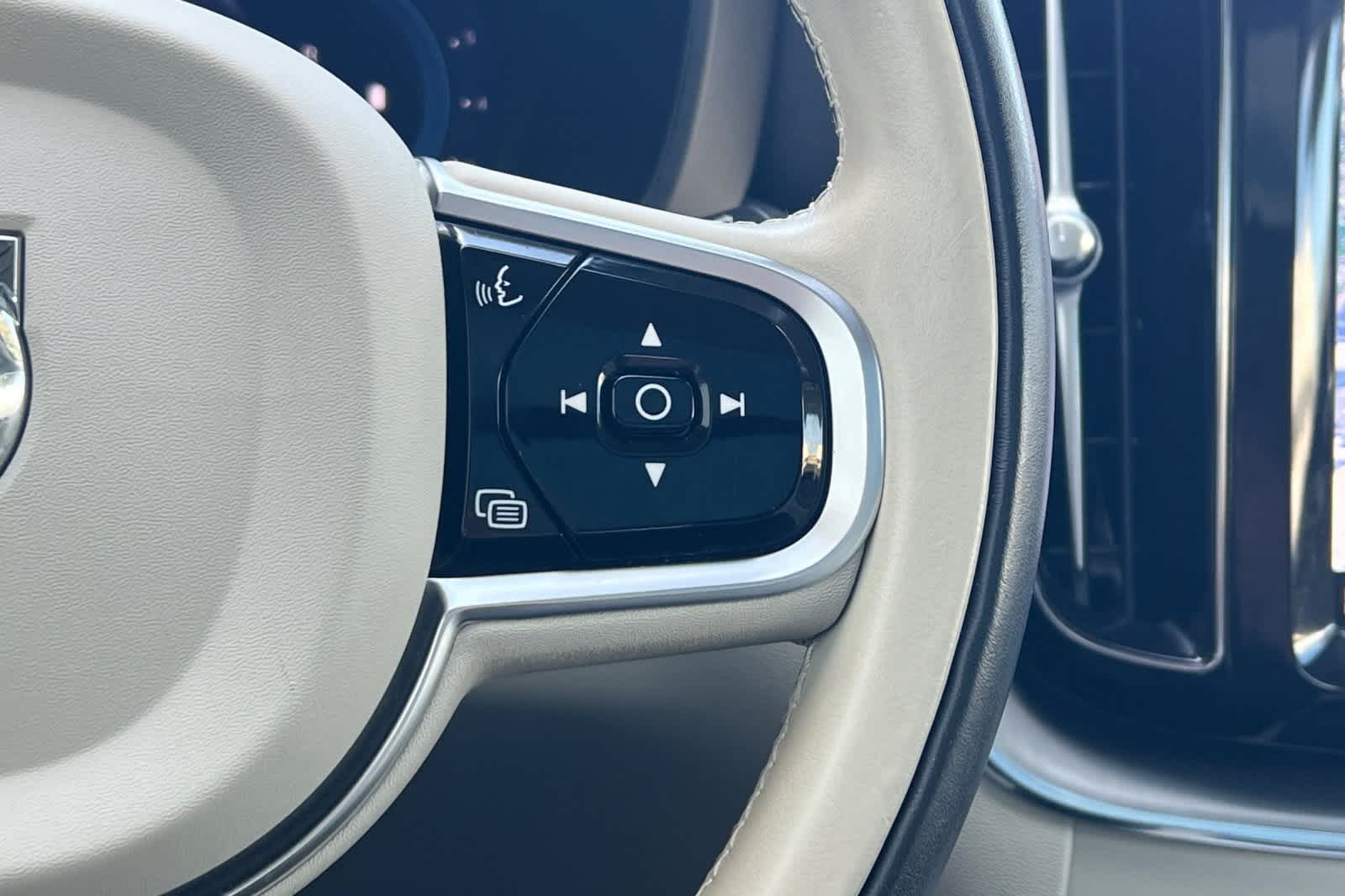 Thumbnail: 2023 Volvo XC60 - 29