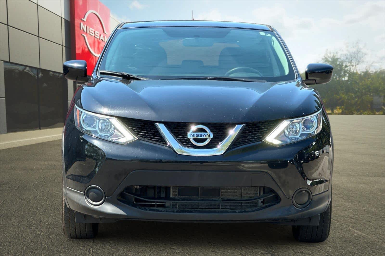 Thumbnail: 2017 Nissan Rogue Sport - 11
