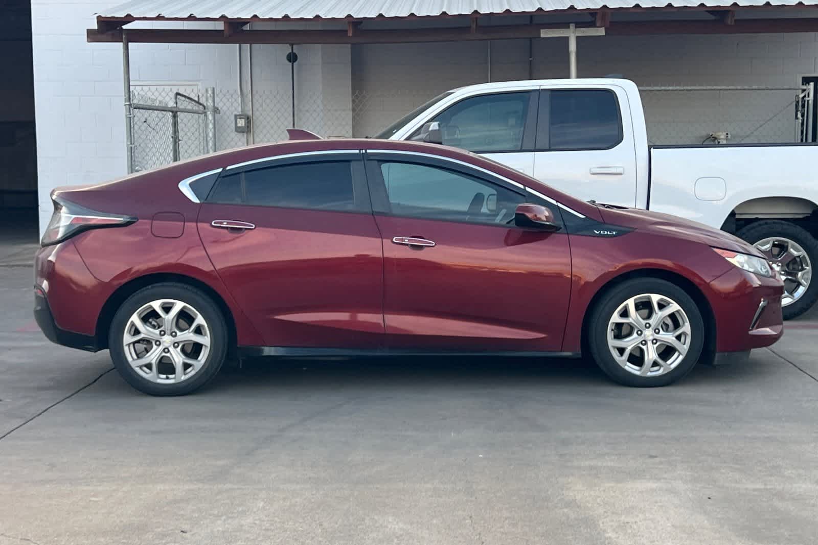 Thumbnail: 2016 Chevrolet Volt - 9