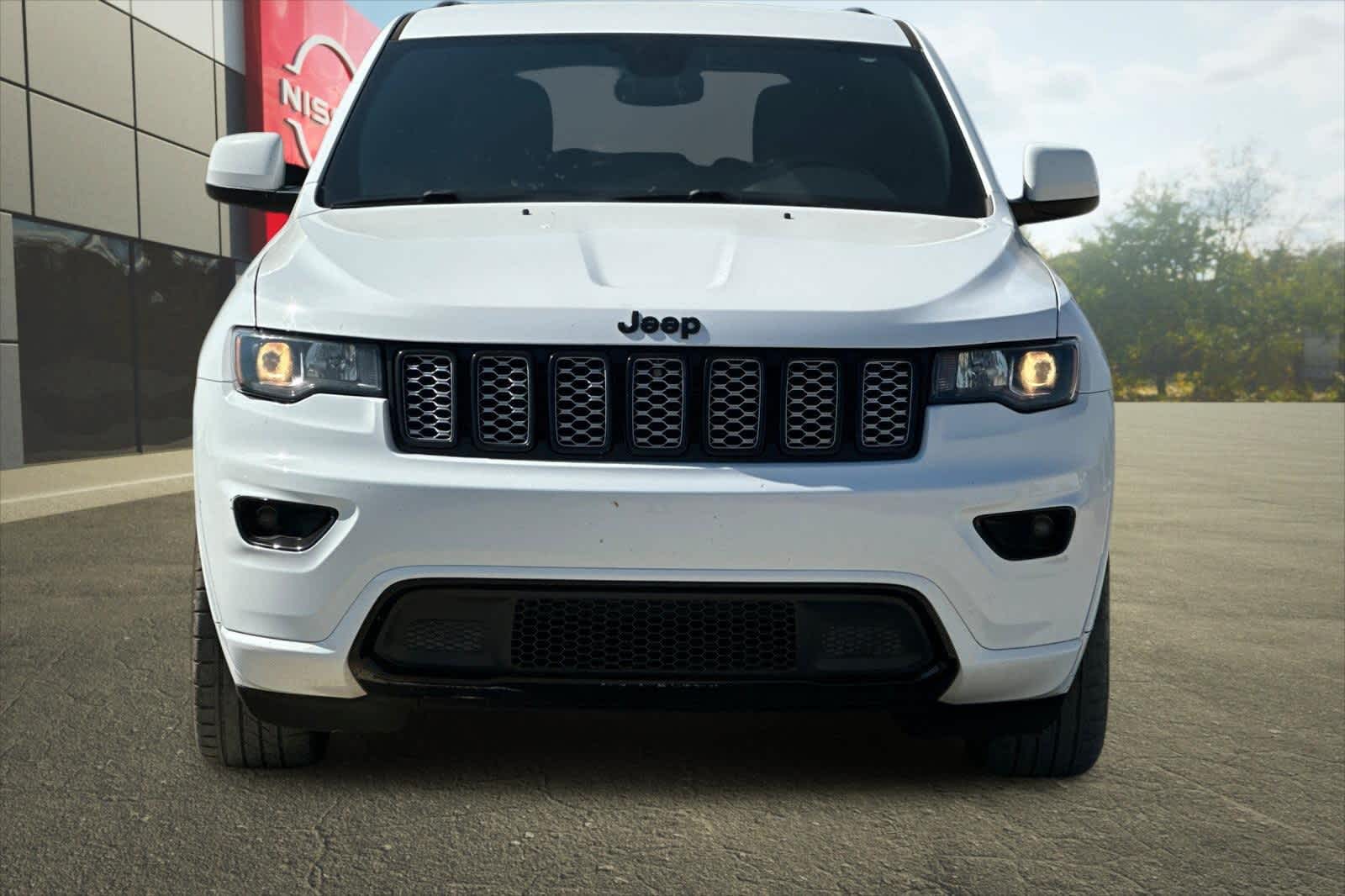 Thumbnail: 2018 Jeep Grand Cherokee - 11