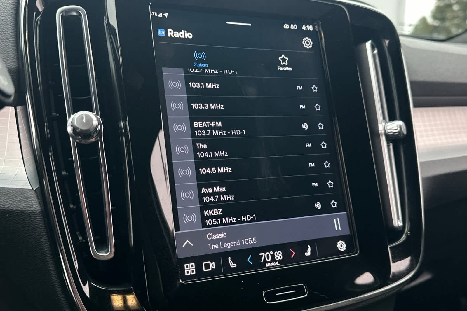 Thumbnail: 2023 Volvo XC40 - 22