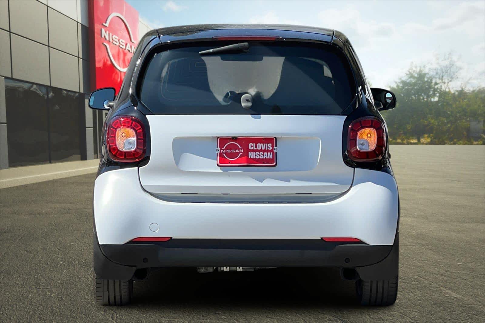 Thumbnail: 2018 smart fortwo - 8