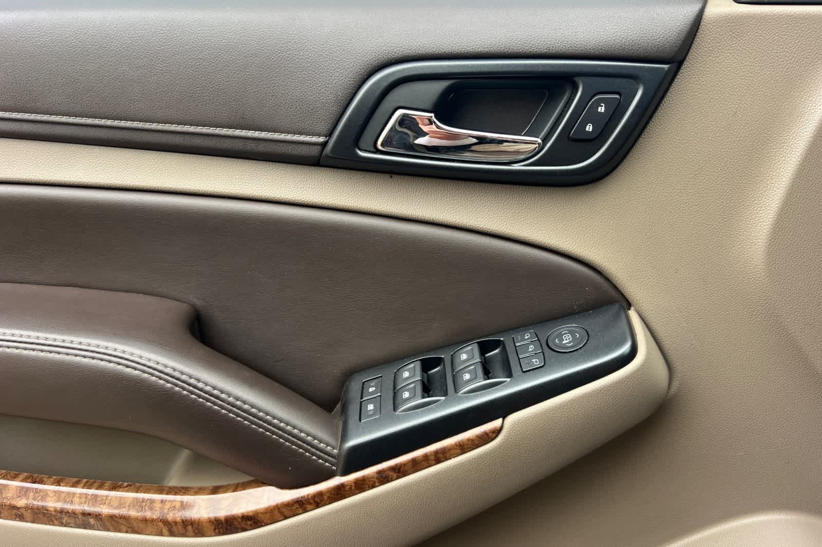 Thumbnail: 2016 Chevrolet Suburban - 15