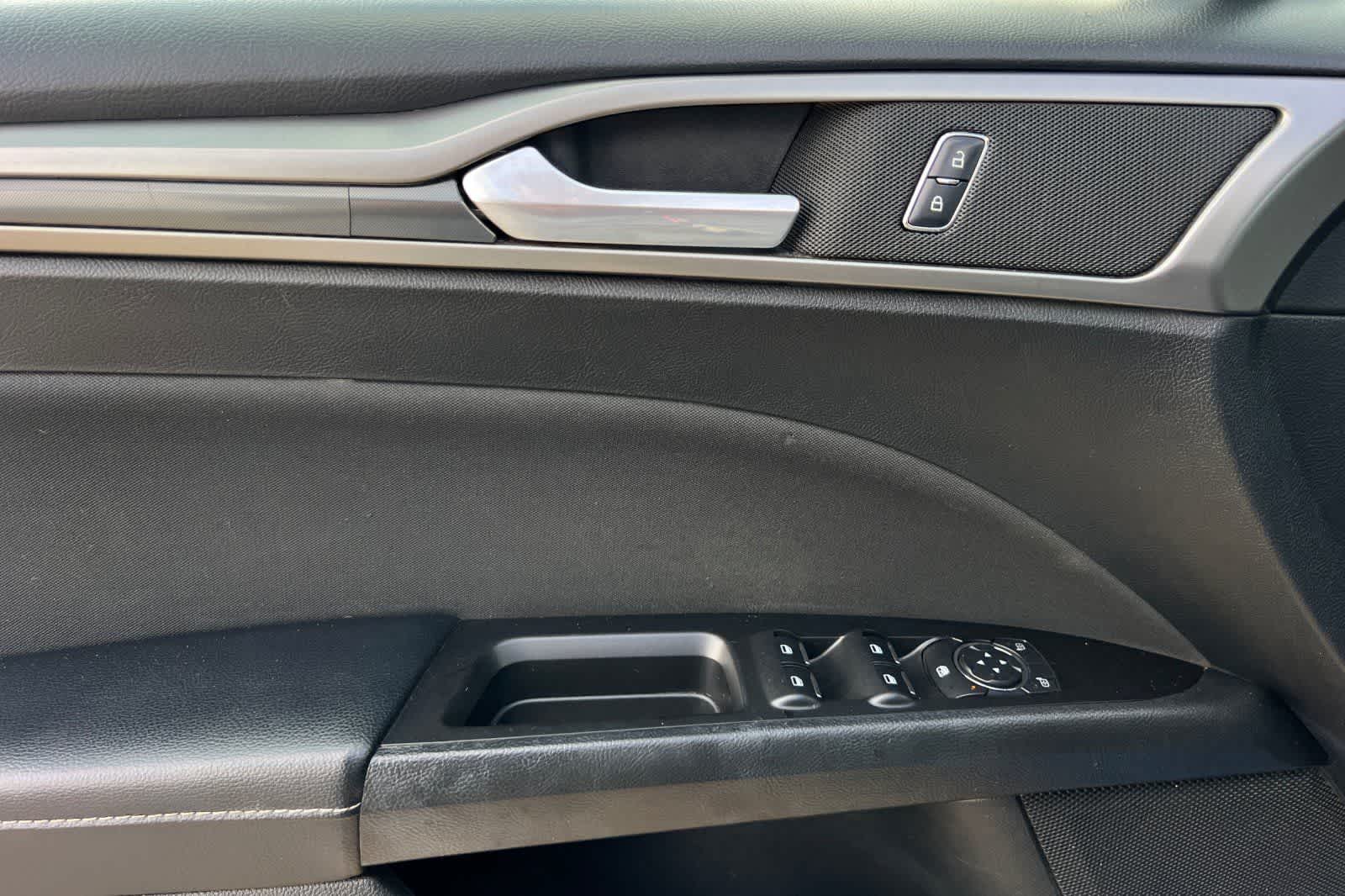 Thumbnail: 2017 Ford Fusion - 15