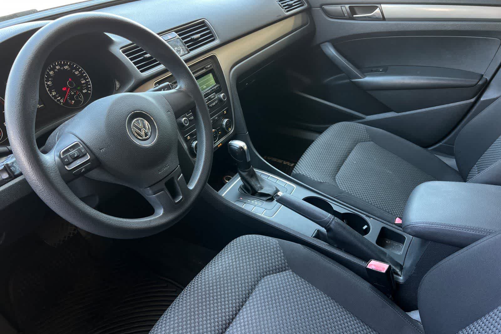 Thumbnail: 2012 Volkswagen Passat - 14