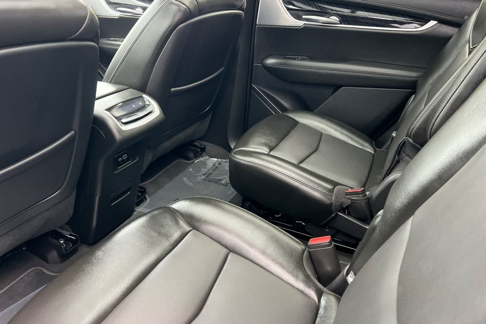Thumbnail: 2025 Cadillac XT6 - 4
