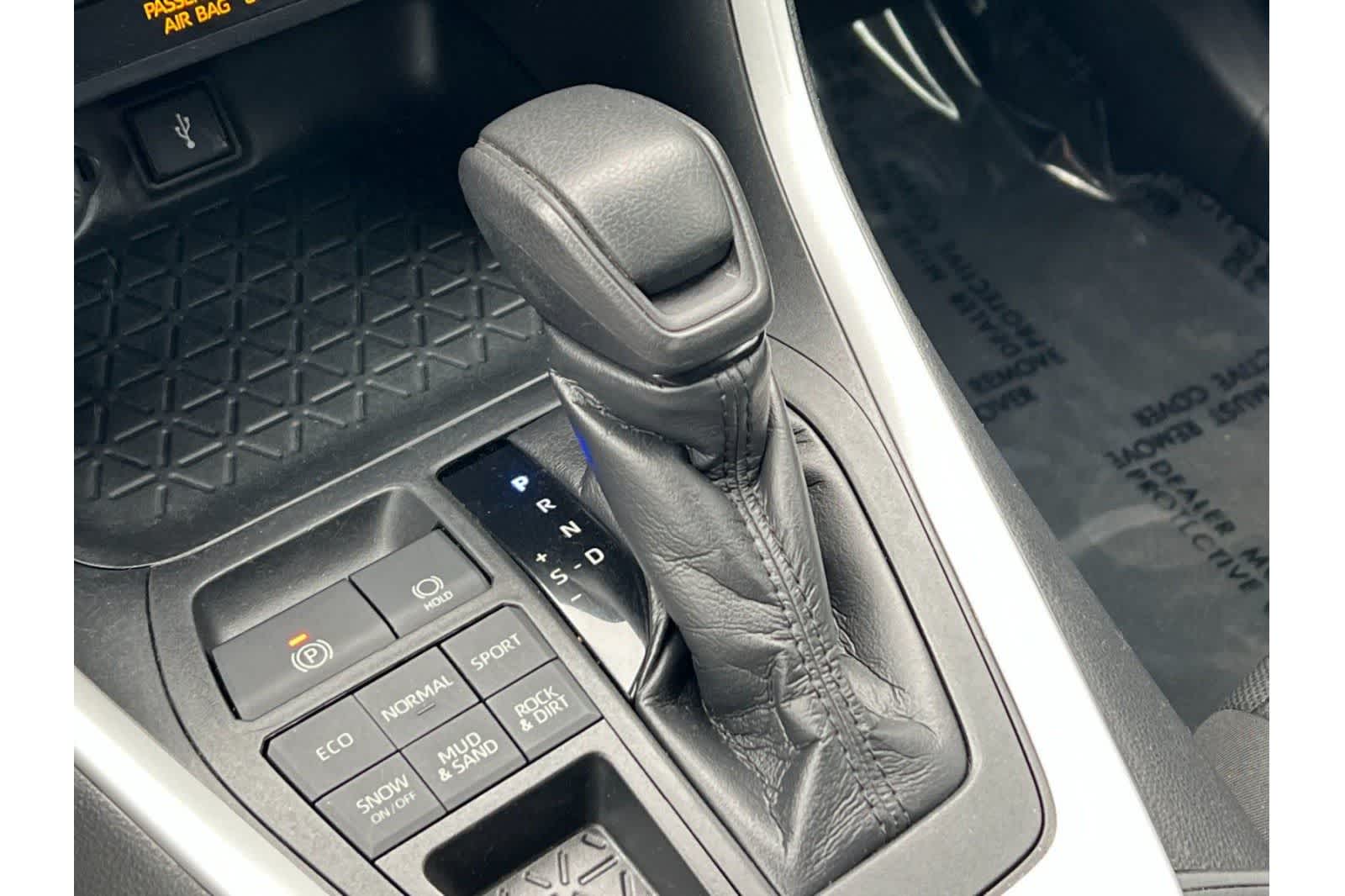 Thumbnail: 2020 Toyota RAV4 - 23