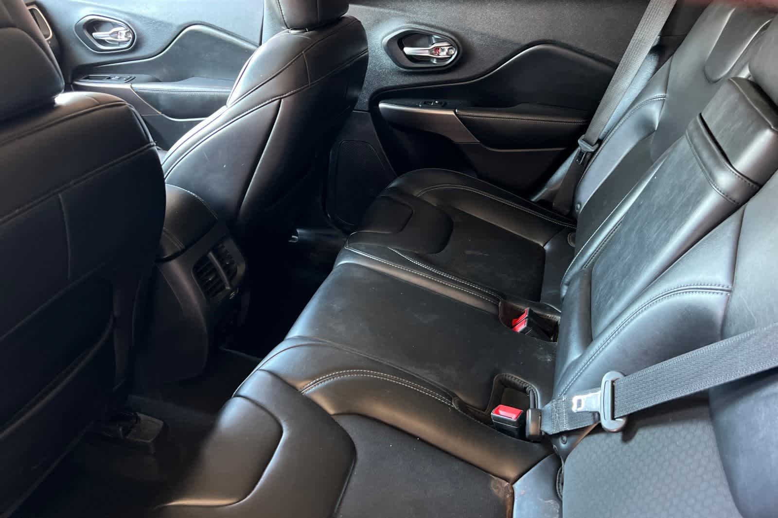 Thumbnail: 2019 Jeep Cherokee - 5