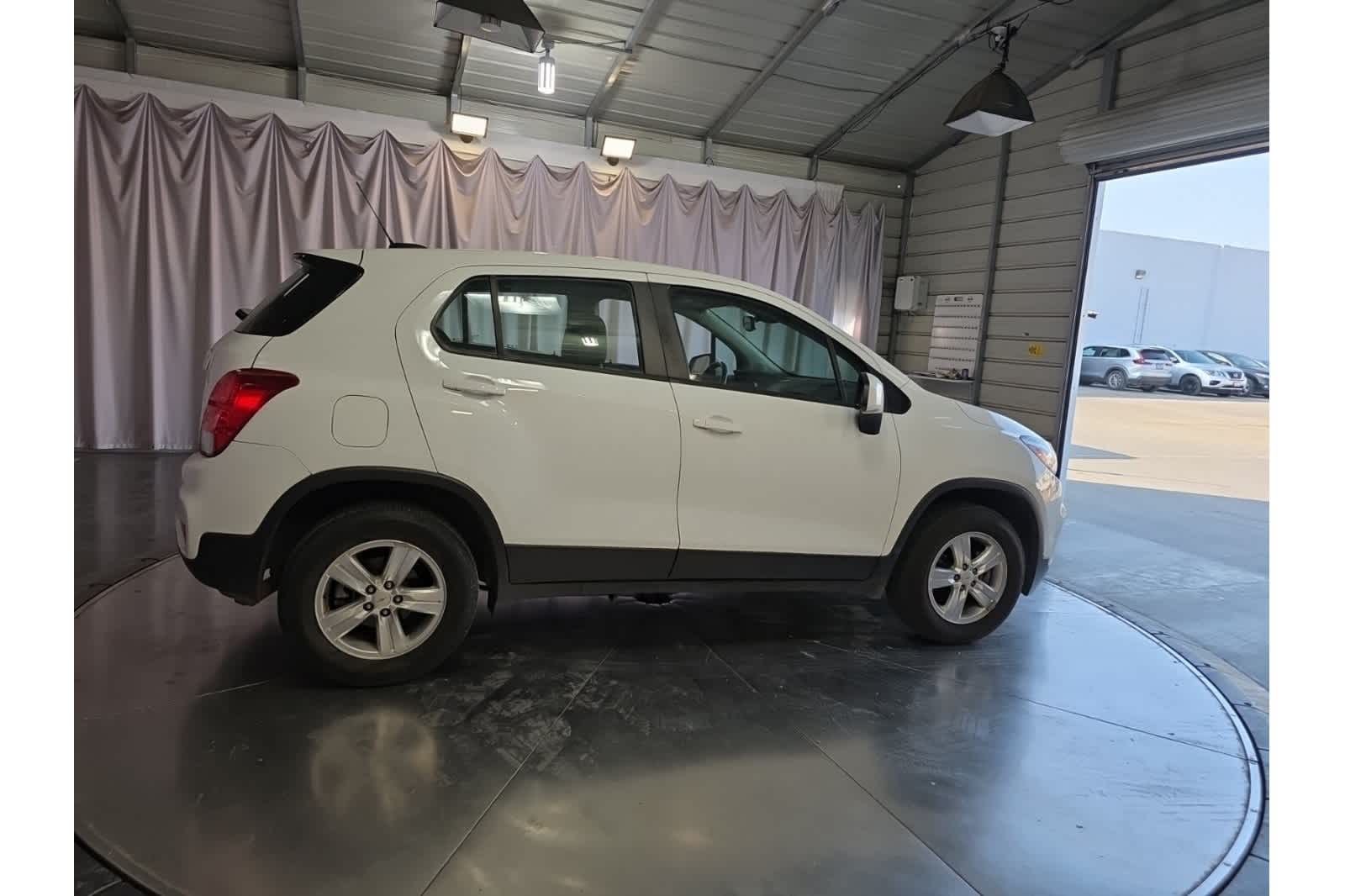 Thumbnail: 2018 Chevrolet Trax - 9