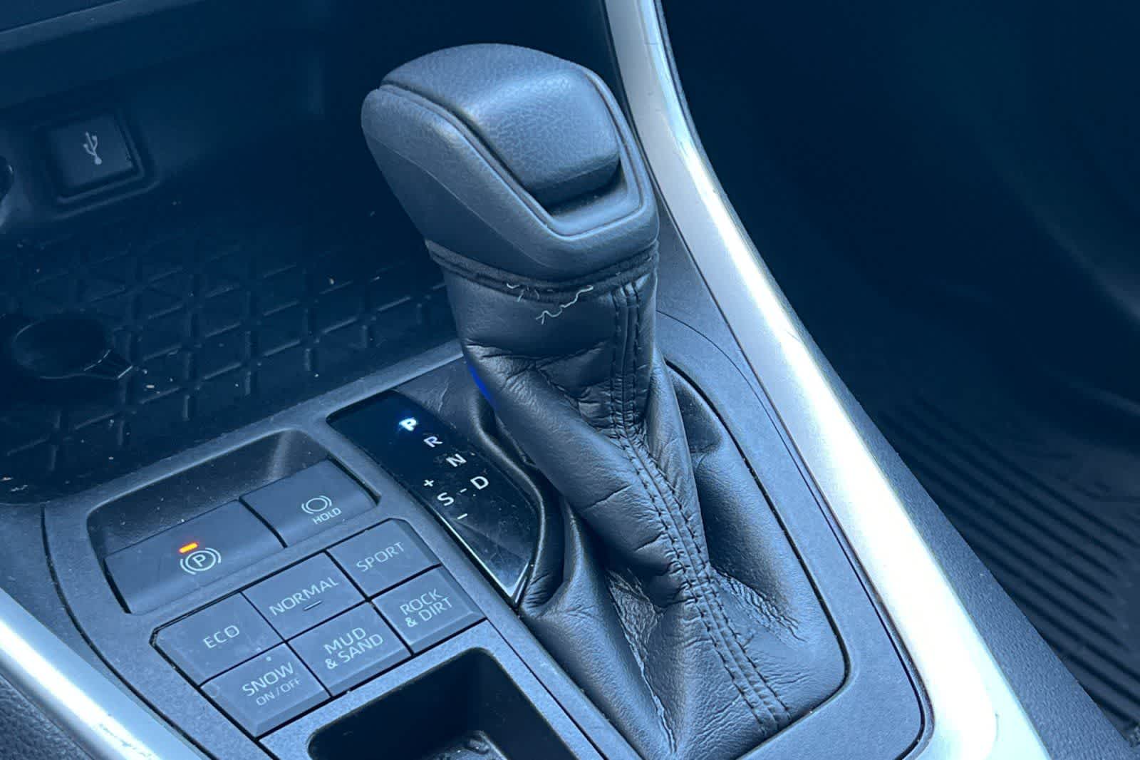 Thumbnail: 2021 Toyota RAV4 - 23