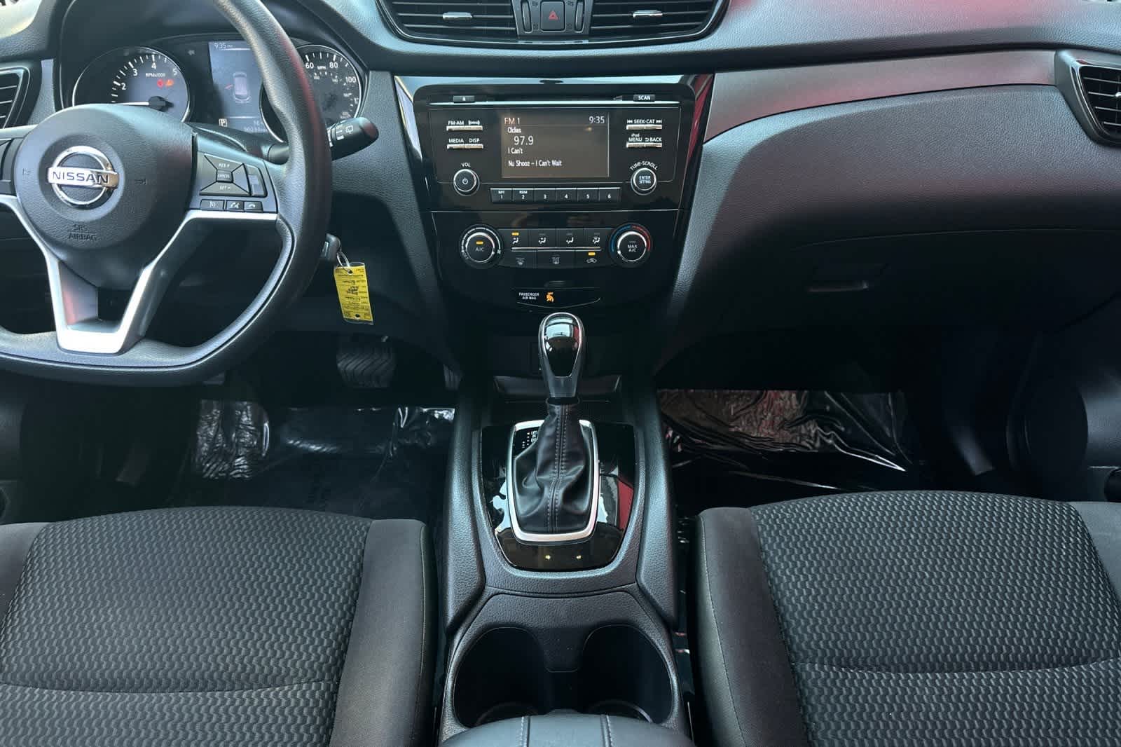 Thumbnail: 2017 Nissan Rogue Sport - 4