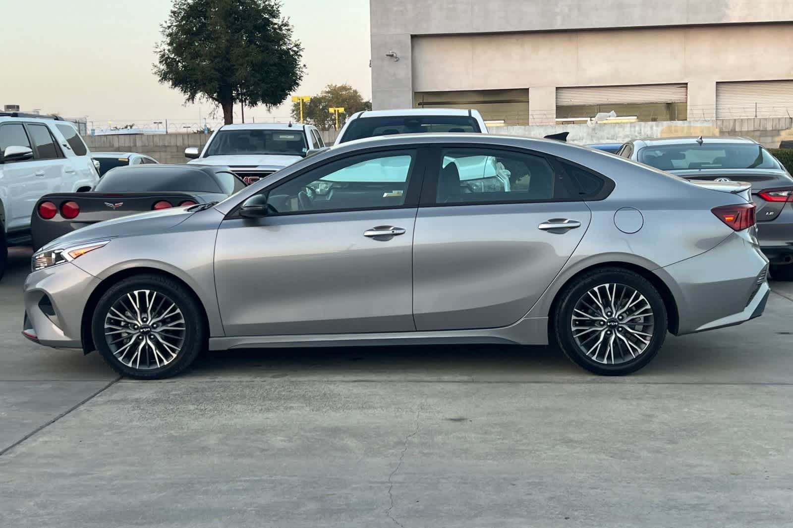 Thumbnail: 2023 Kia Forte - 6