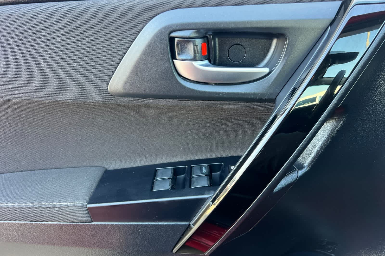 Thumbnail: 2018 Toyota Corolla iM - 13