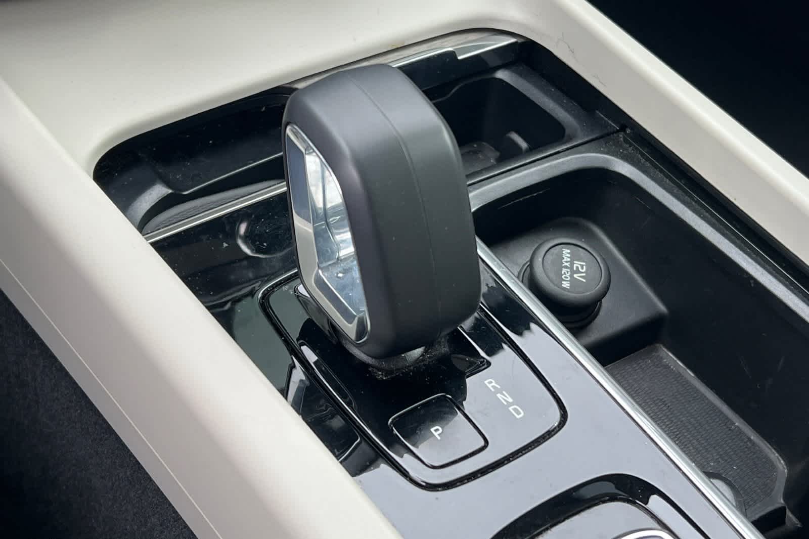 Thumbnail: 2024 Volvo S60 - 25