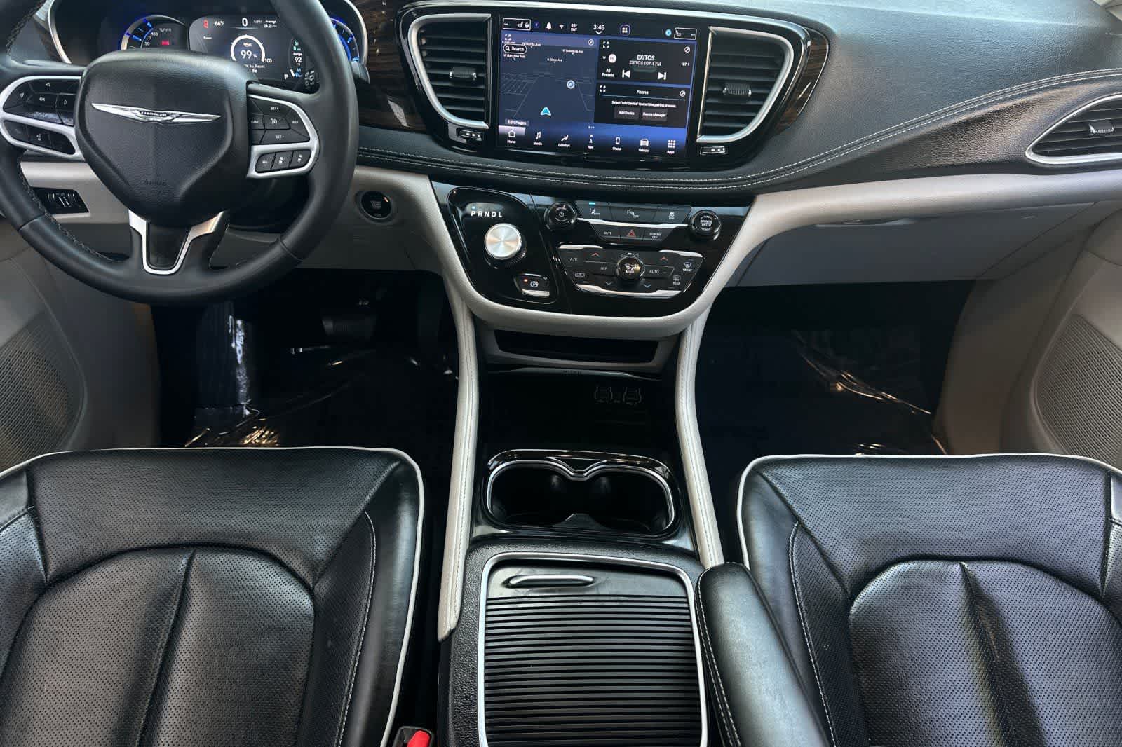 Thumbnail: 2023 Chrysler Pacifica - 4