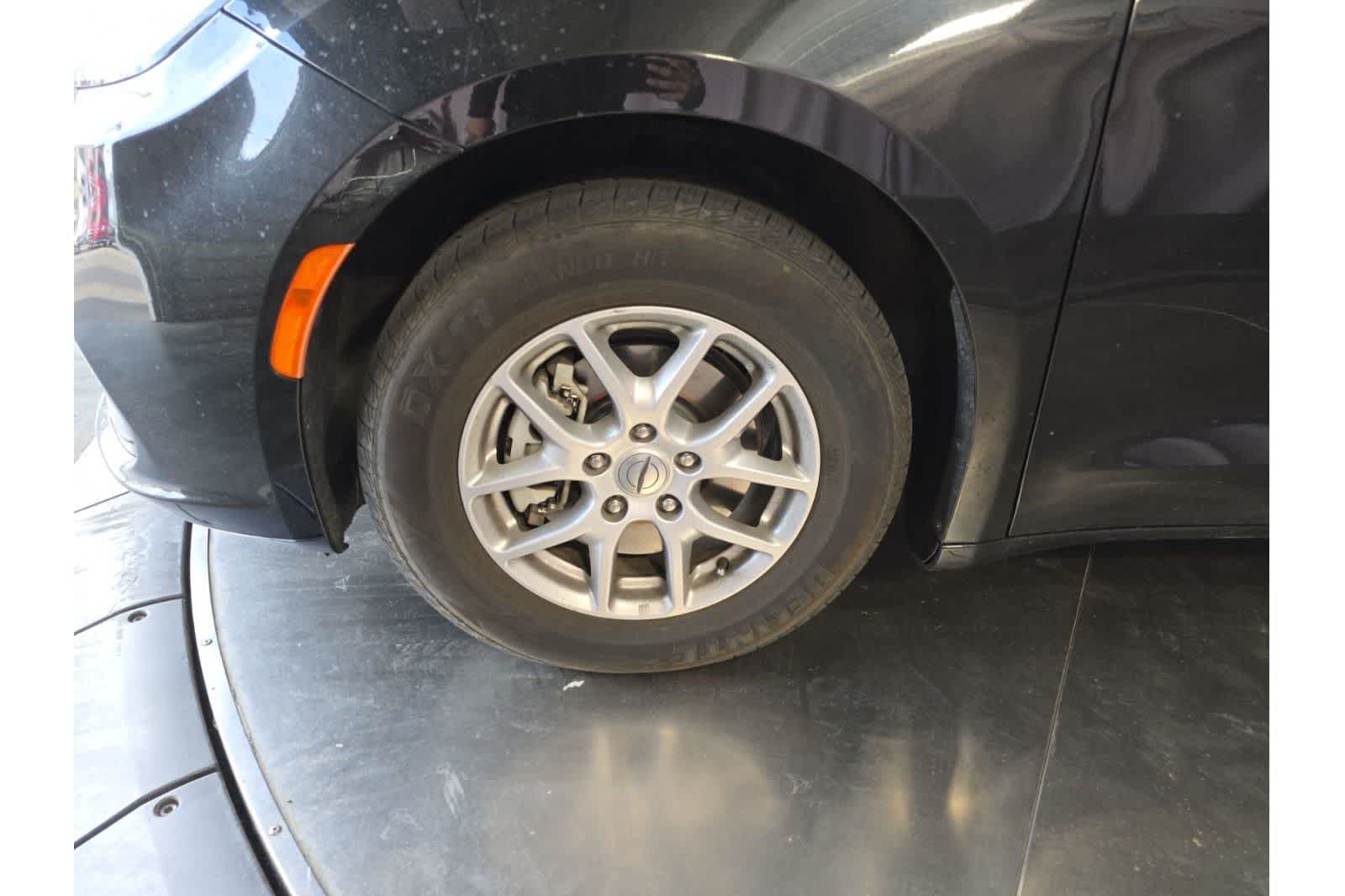 Thumbnail: 2023 Chrysler Pacifica - 3