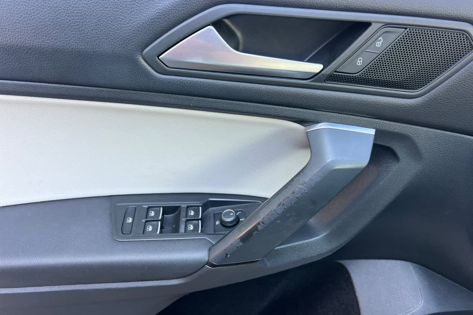 Thumbnail: 2019 Volkswagen Tiguan - 13