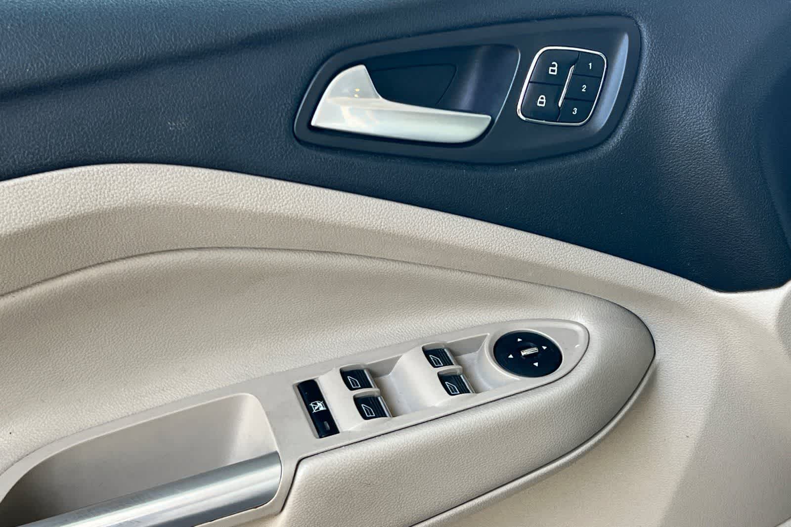 Thumbnail: 2014 Ford Escape - 15