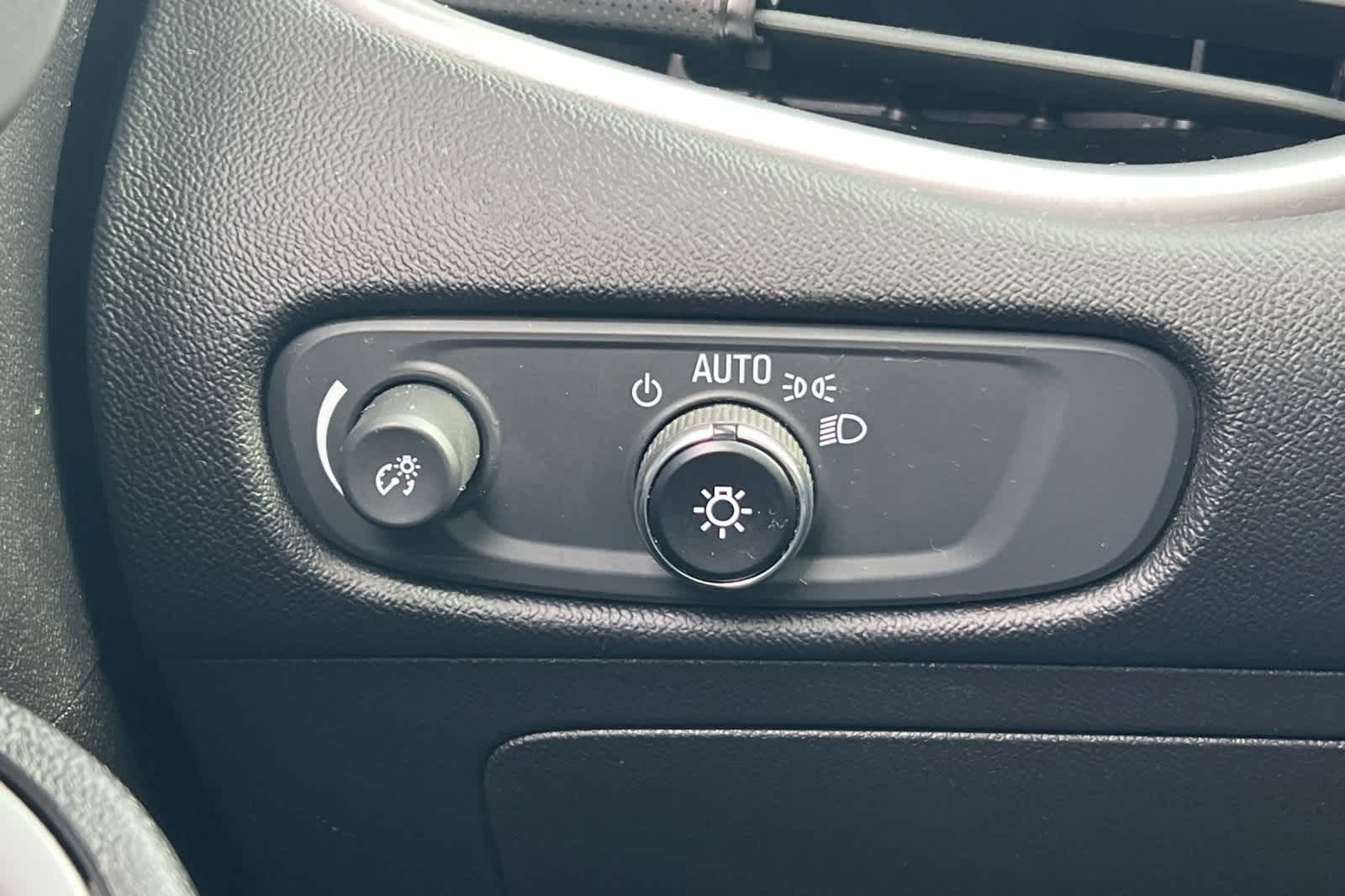 Thumbnail: 2022 Chevrolet Malibu - 28