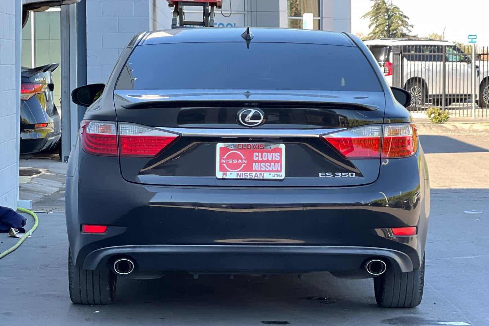 Thumbnail: 2015 Lexus ES - 8