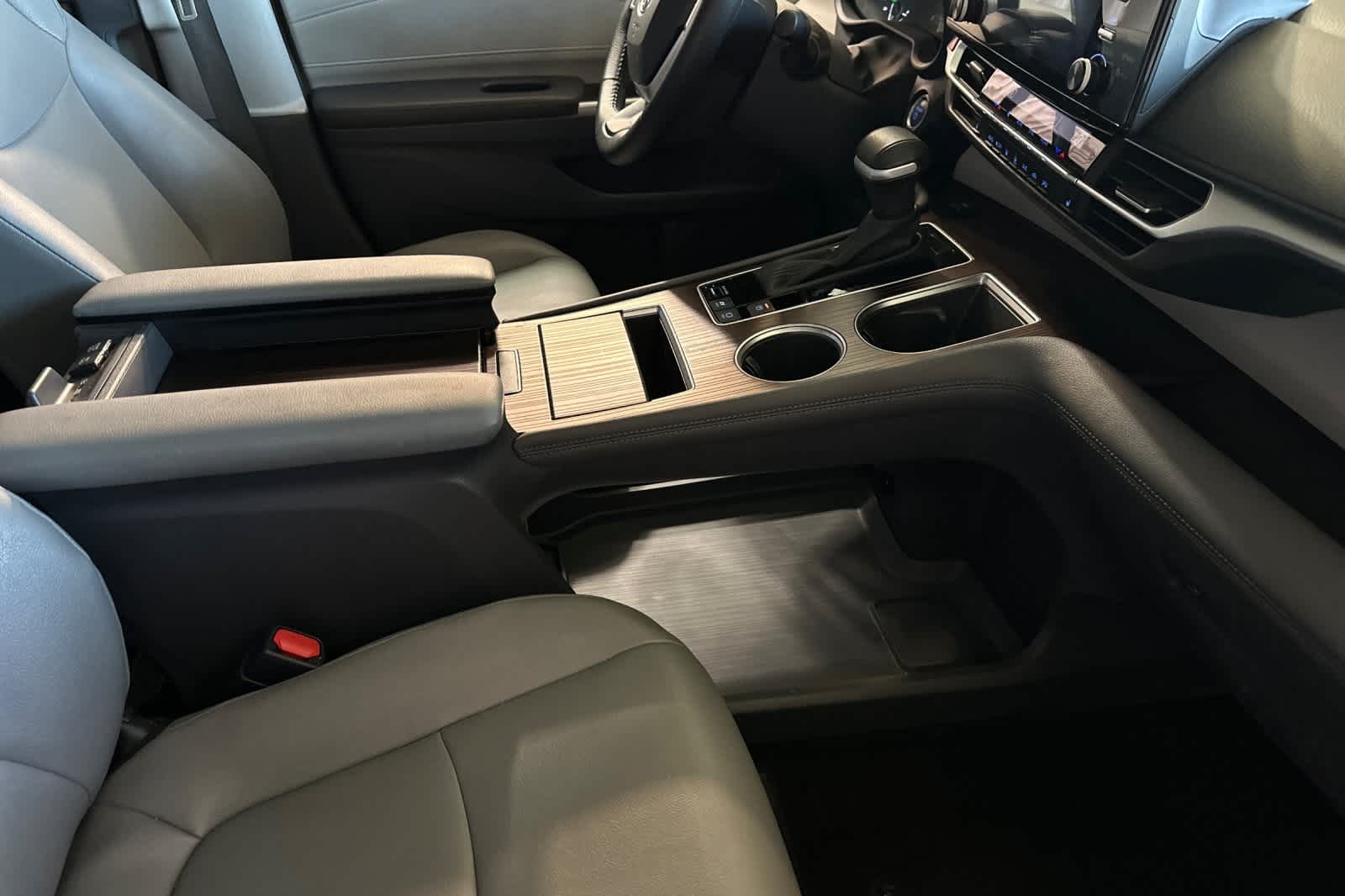 Thumbnail: 2023 Toyota Sienna - 20