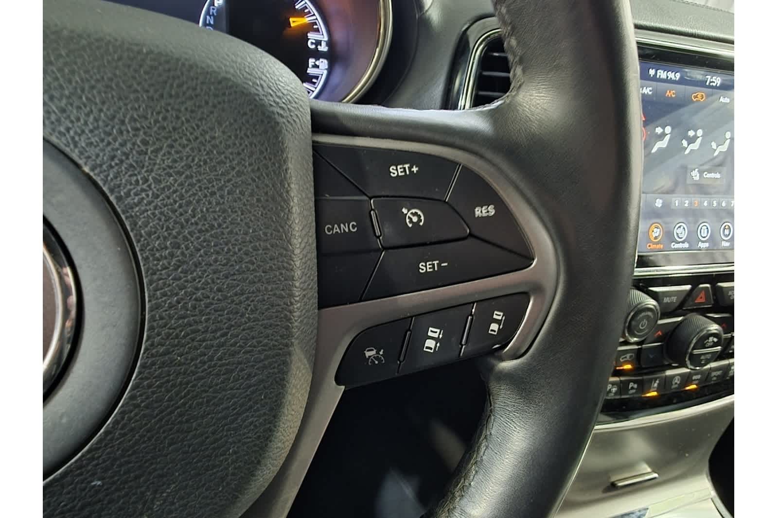 Thumbnail: 2020 Jeep Grand Cherokee - 28