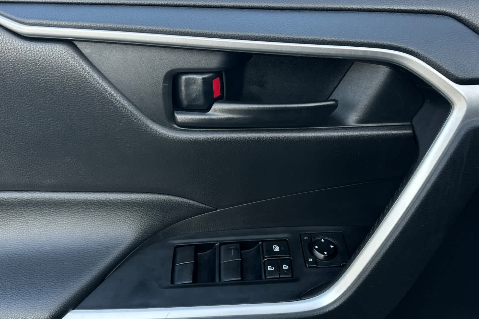 Thumbnail: 2022 Toyota RAV4 - 12