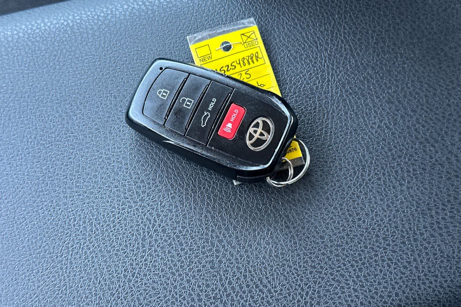 Thumbnail: 2025 Toyota Camry - 25