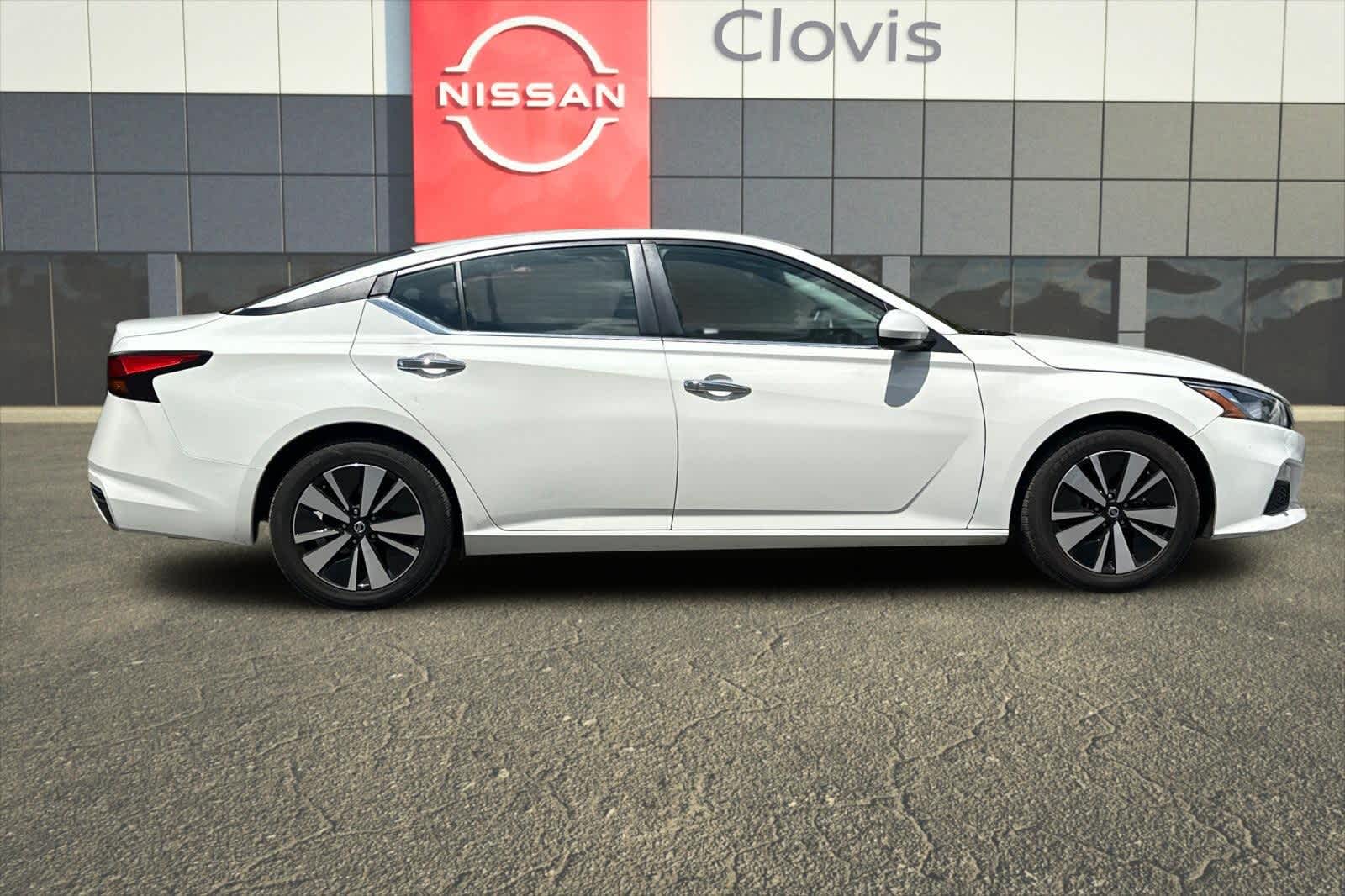 Thumbnail: 2021 Nissan Altima - 9