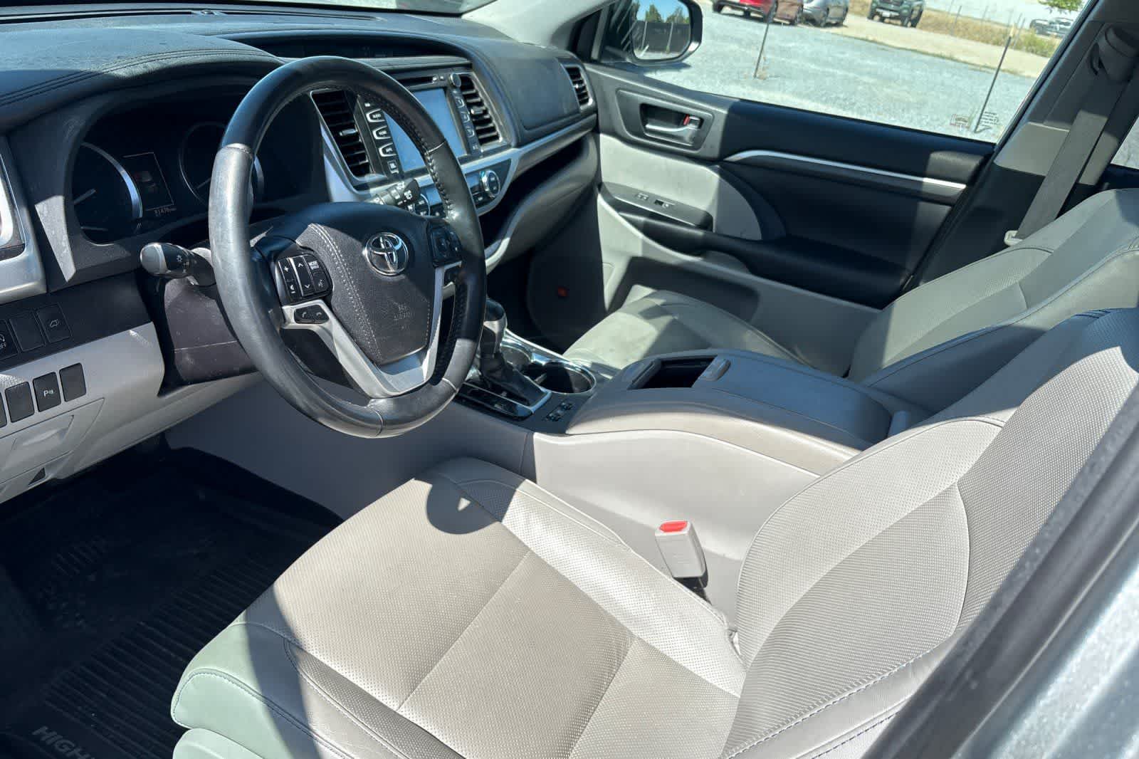 Thumbnail: 2019 Toyota Highlander - 14