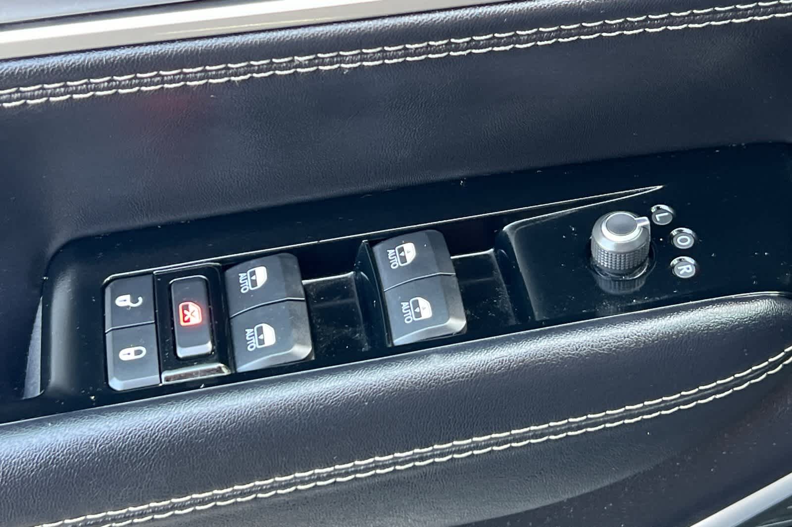 Thumbnail: 2022 Jeep Wagoneer - 14